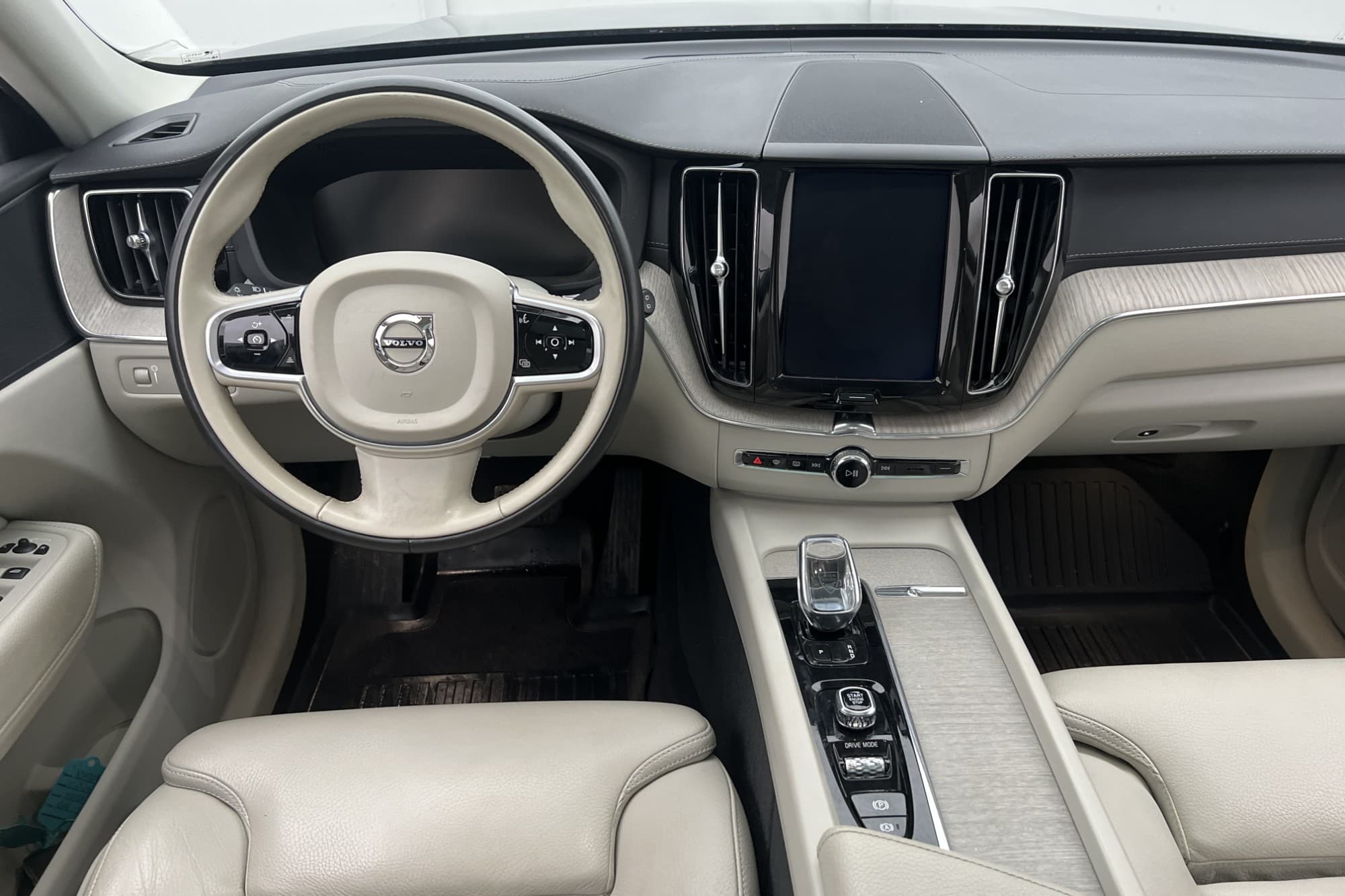 Volvo XC60 B4 AWD 197hk Inscription Pano D-Värm VOC 360 Drag