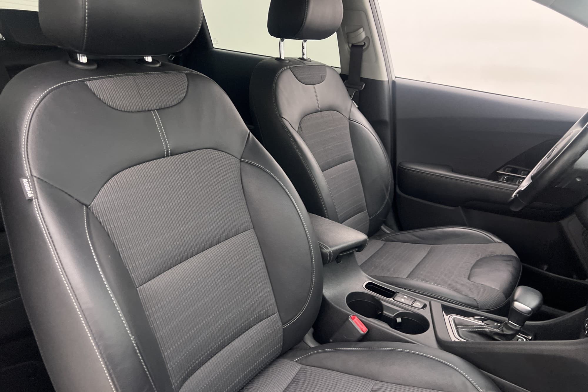 Kia Niro Hybrid Advance Plus Kamera Halvskinn Rattvärme