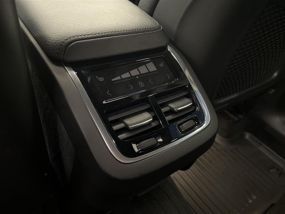 Volvo XC60 T5 250hk AWD R-Design P-Värm Navi B-Kam VoC H/Kinteriör