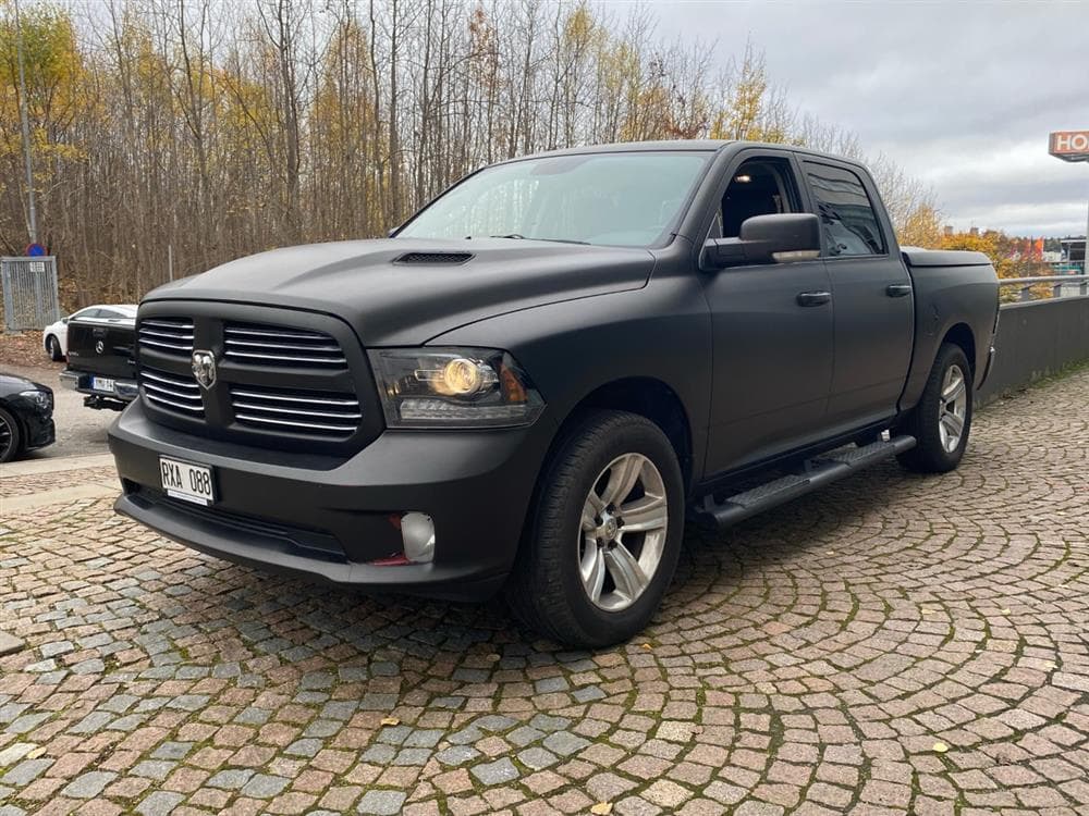 Dodge Ram Sport 1500 5.7 4WD 401hk Taklucka Navi Nyservad exteriör
