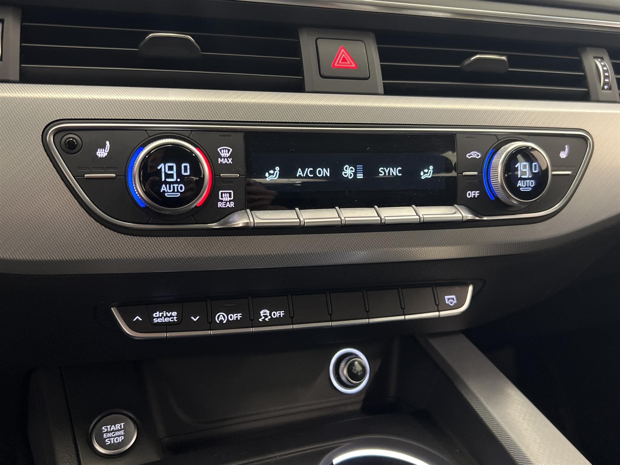 Audi A4 2.0 TDI Quattro 190hk D-Värmare Drag Audi Connect 
