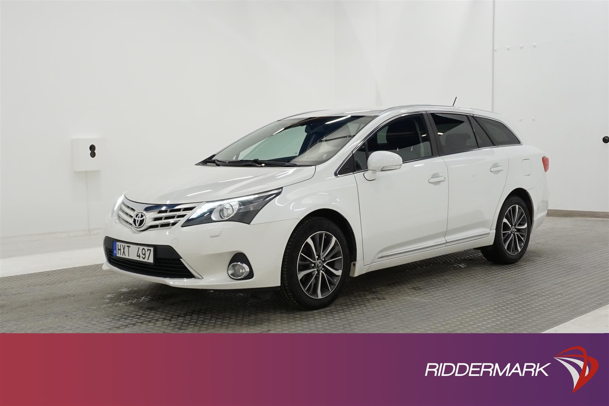 Toyota Avensis Kombi  2.0 152hk Navi B-Kamera Låg Skatt 