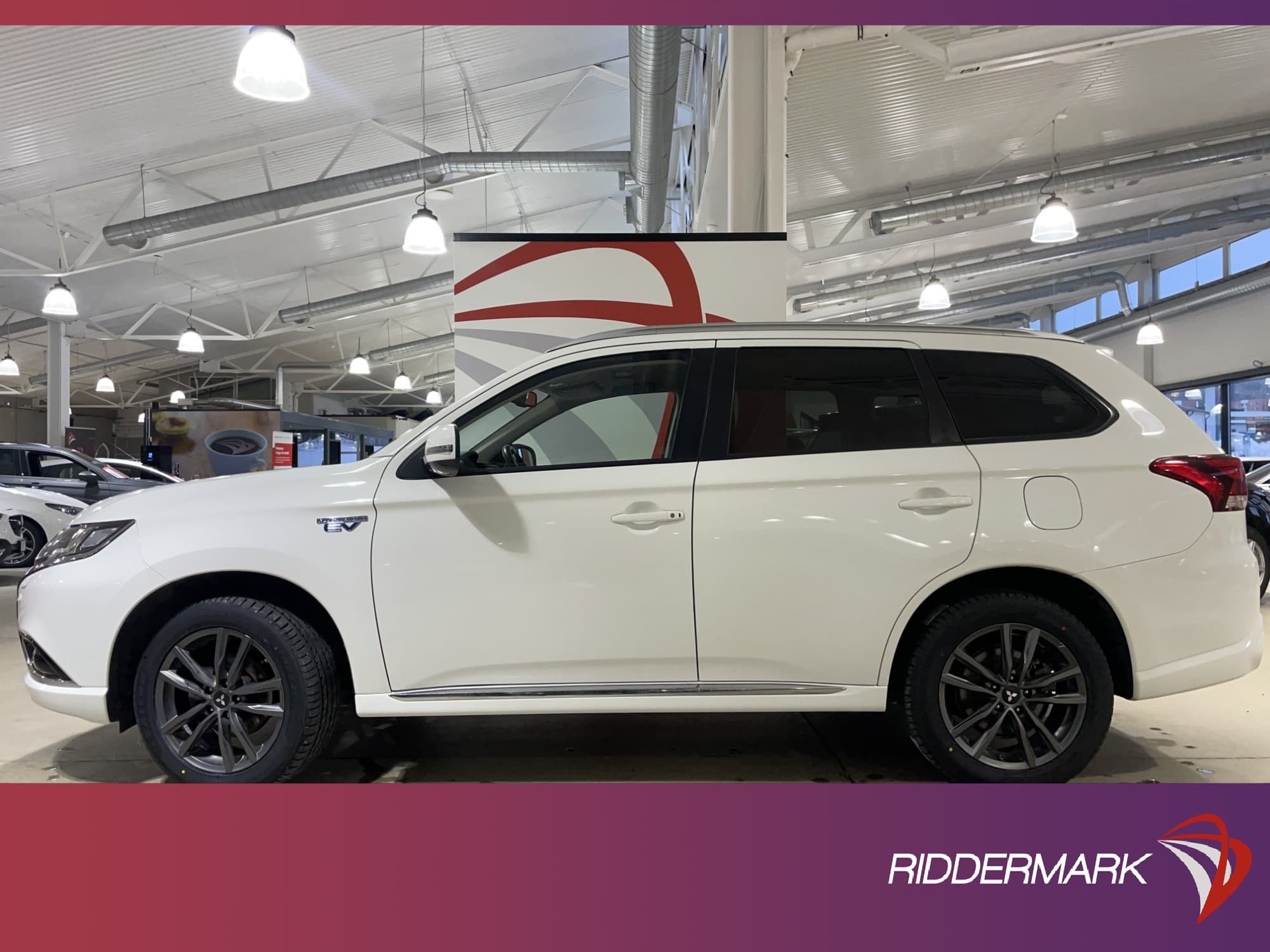 Mitsubishi Outlander P-HEV 203hk 4WD
