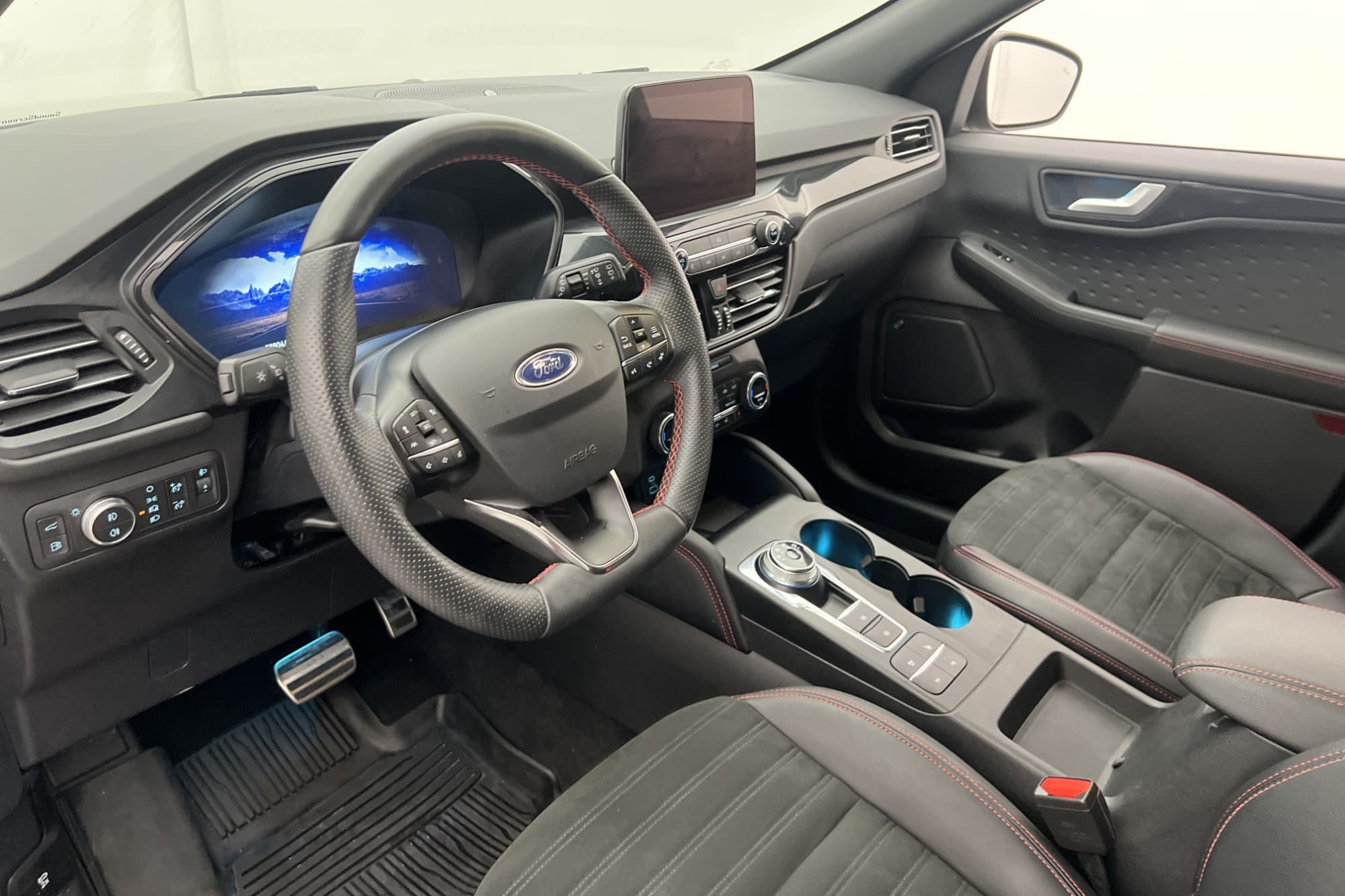 Ford Kuga Plug-In 225hk ST-Line Kamera Navi Elstol Rattvärme