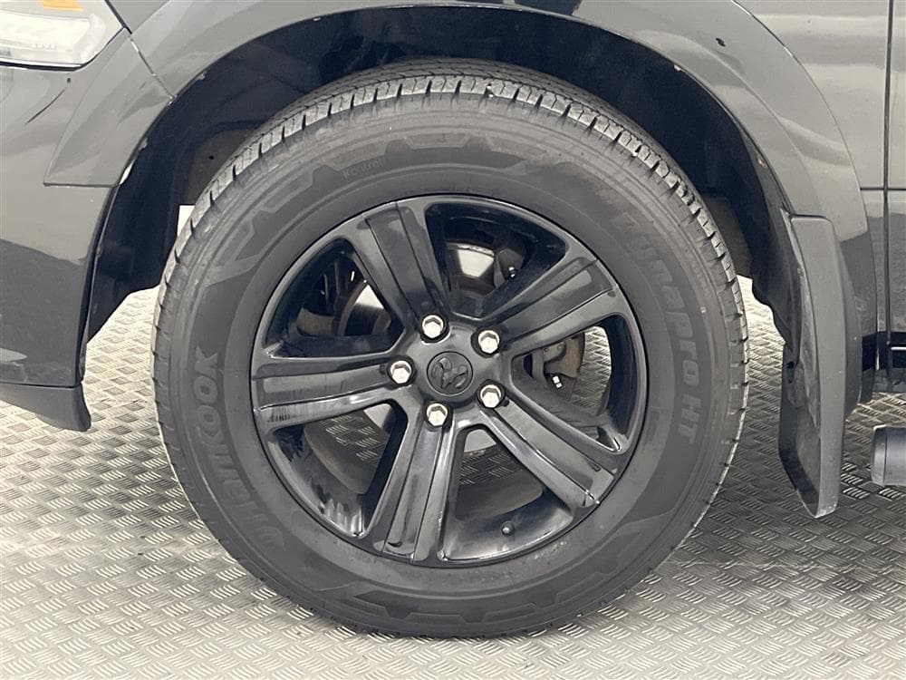 Dodge Ram Sport Black Edt 5.7 4WD 401hk Taklucka Kåpa interiör