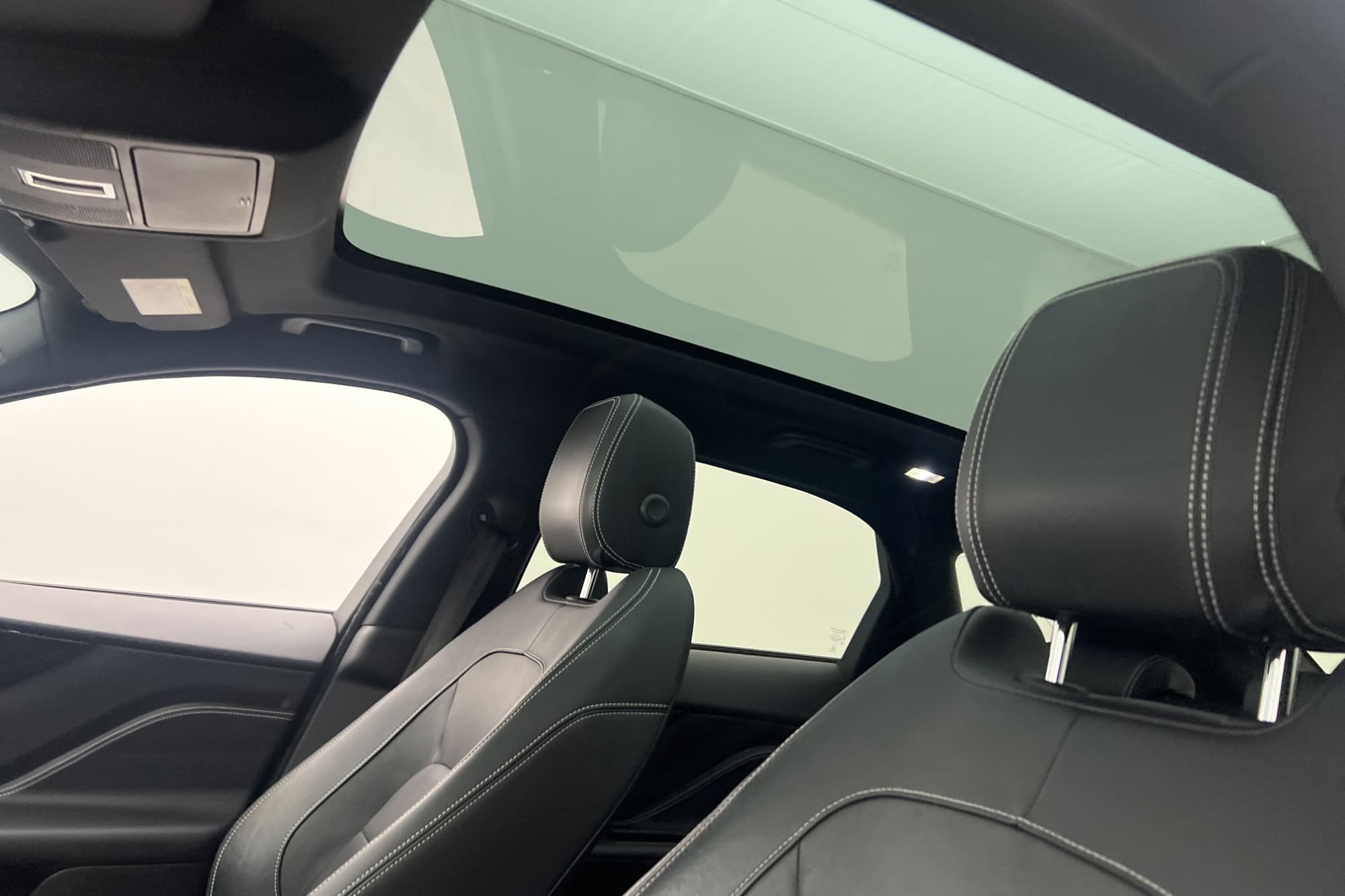 Jaguar F-Pace 25t AWD 250hk R-Sport Pano Meridian Skinn Navi