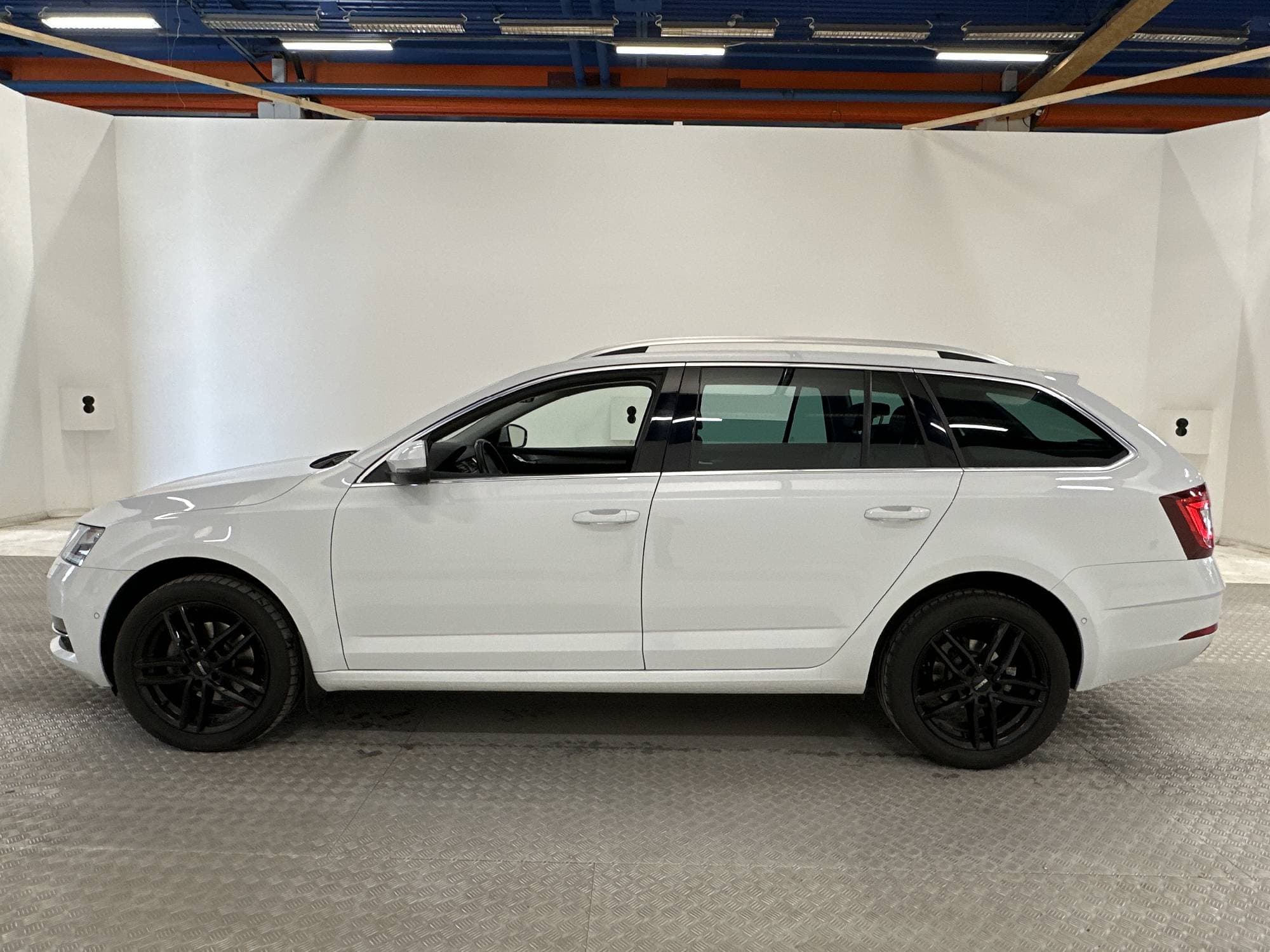 Skoda Octavia Kombi 1.4 TSI Premium Kamera Värmare Drag Navi