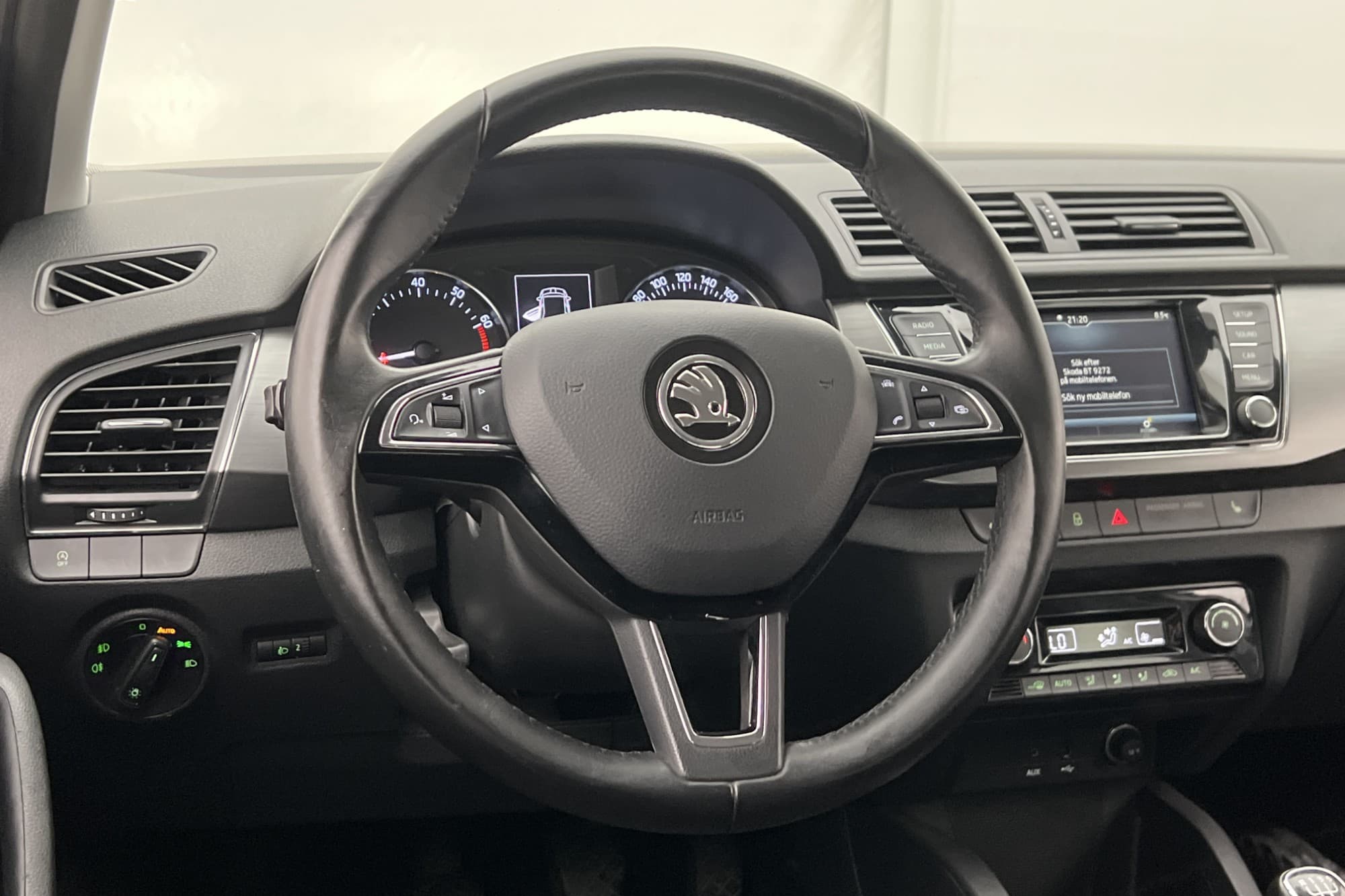 Skoda Fabia 1.0 TSI 95hk CarPlay Sensorer Farthållare