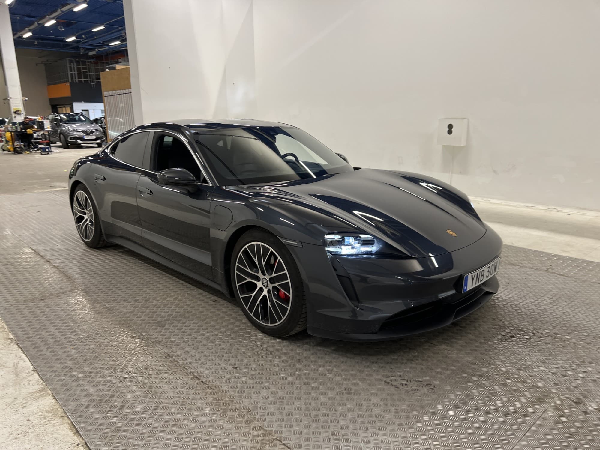 Porsche Taycan 4S AWD 571hk Sport Chrono Bose 360° MOMS