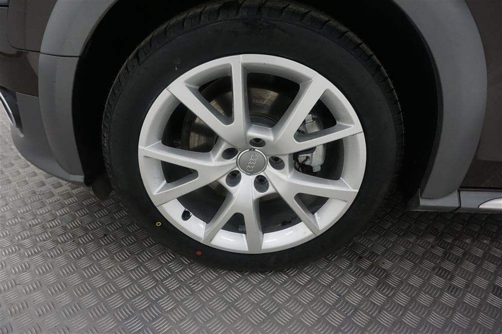 AUDI A4 Allroad Quattro / Dragkrok / P-sensorinteriör