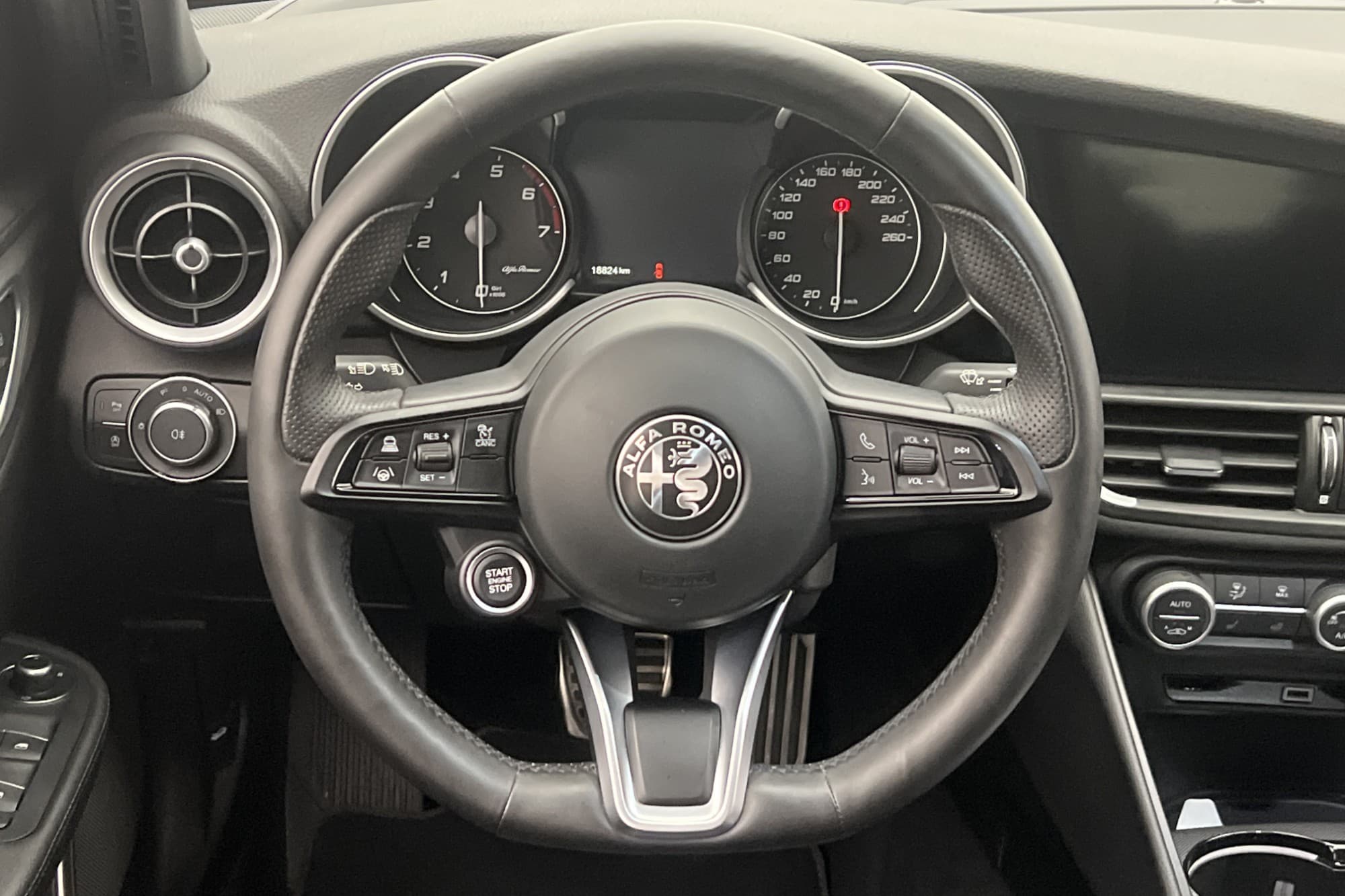Alfa Romeo Giulia 2.0 Turbo 200hk Sprint Skinn Kamera Navi