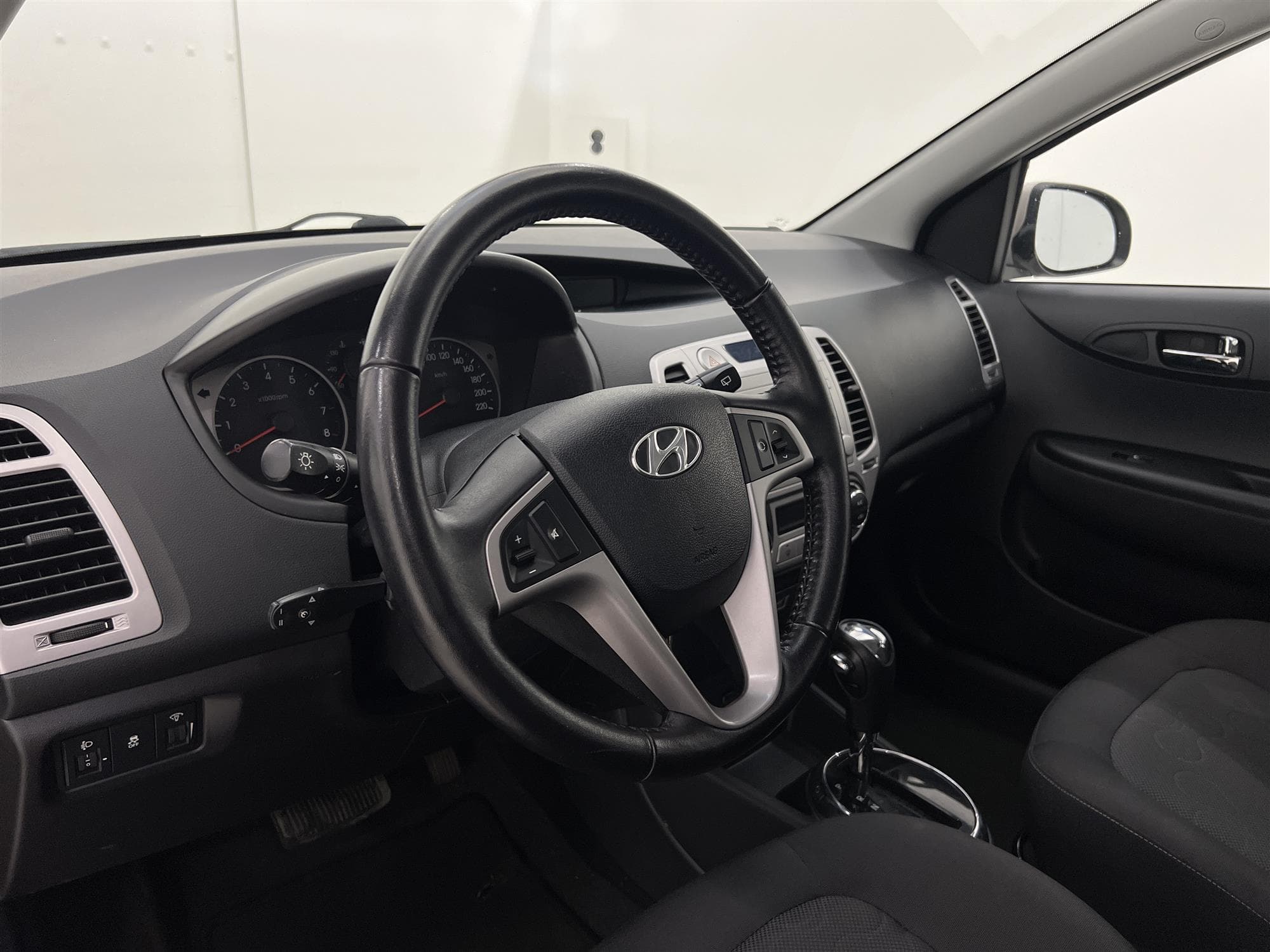 Hyundai i20 1.4 101hk 2 Brukare Nyservad Låg Skatt 