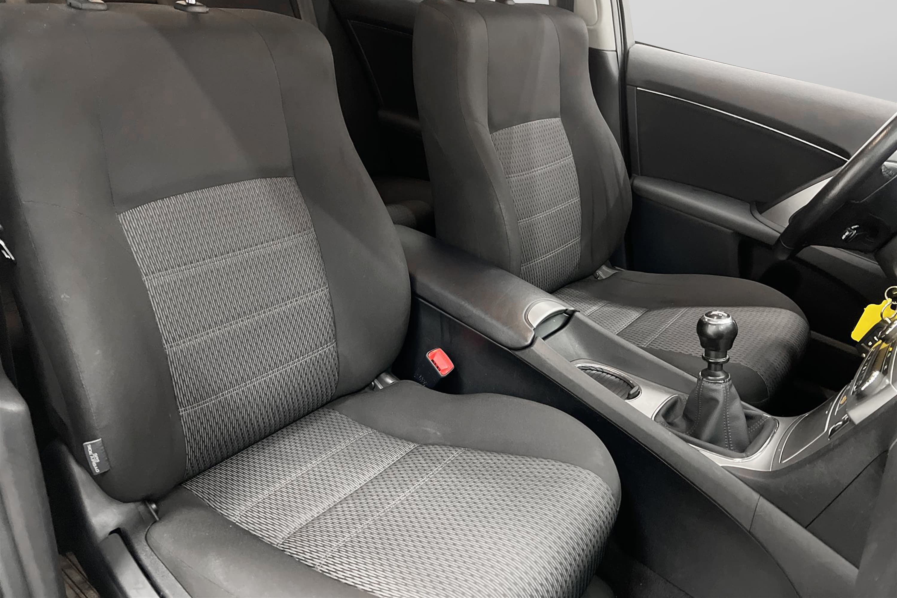 Toyota Avensis Kombi 2.0 D-4D 124hk BKamera Nyserv 0,46L/mil