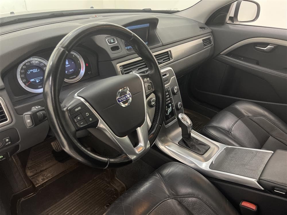 Volvo V70 D4 AWD 163hk VOC D-Värmare Drag Skinn Takluckainteriör