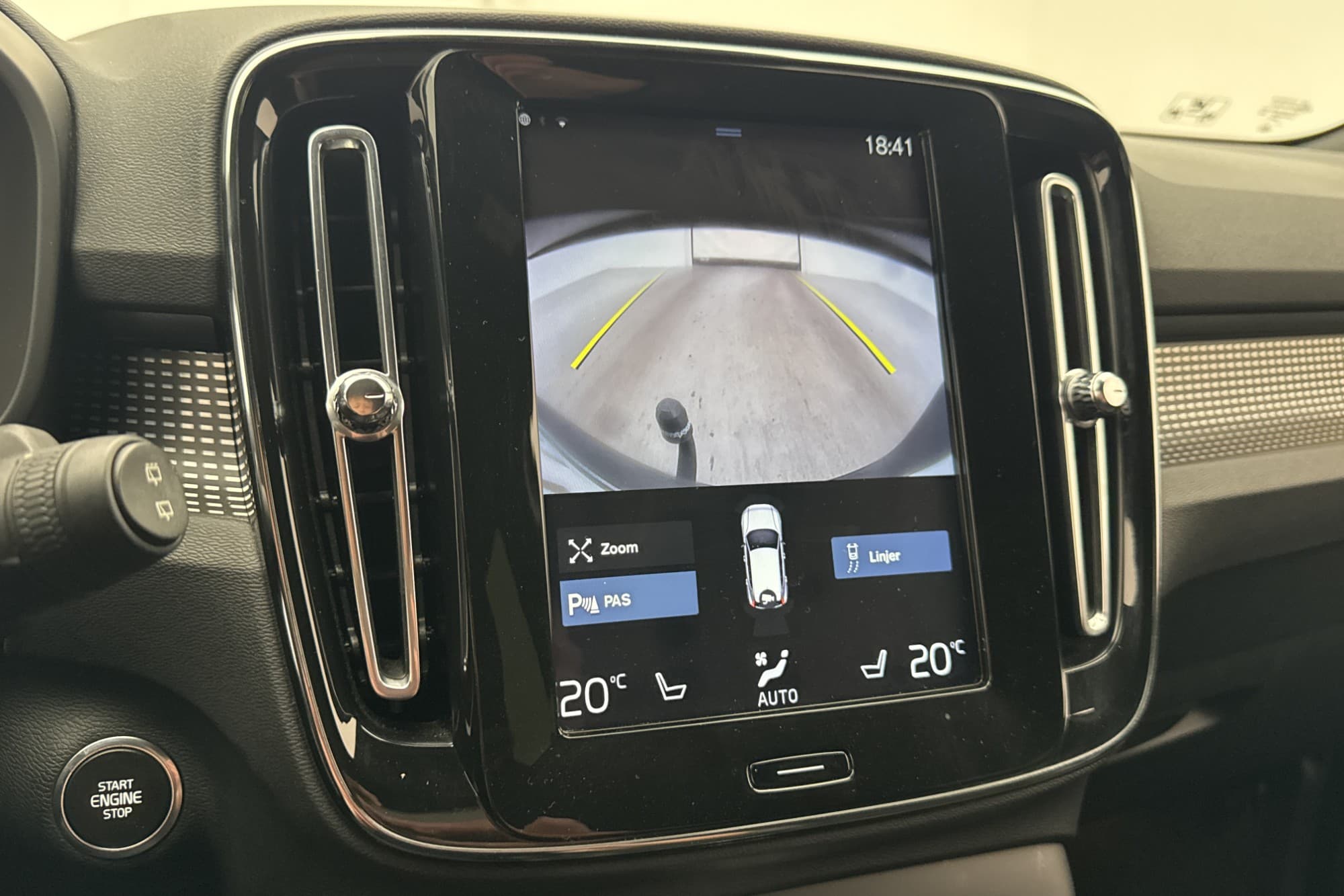Volvo XC40 D4 190hk AWD R-Design D-Värmare VOC H/K Kamera