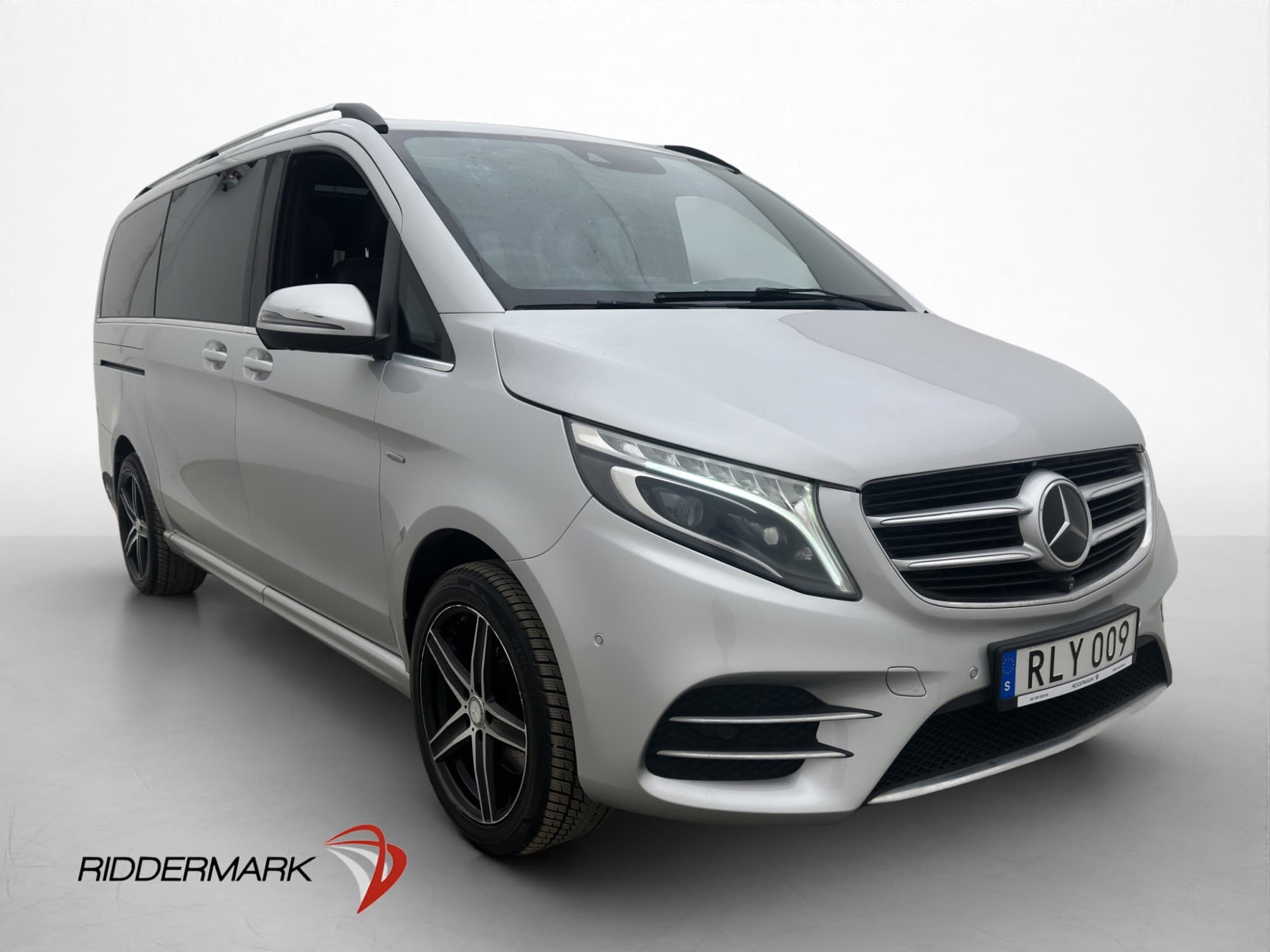 Mercedes-Benz V 250 d 4MATIC AMG Värm Pano Burmester El-Dörr