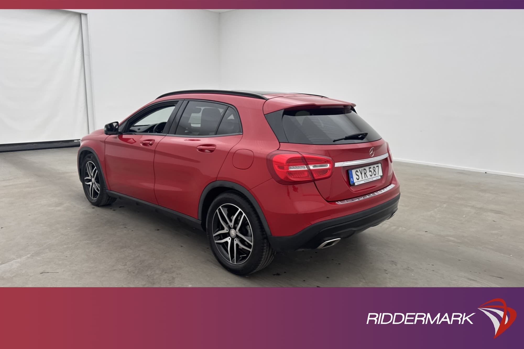Mercedes-Benz GLA 200 156hk Panorama Backkamera 800kr Skatt