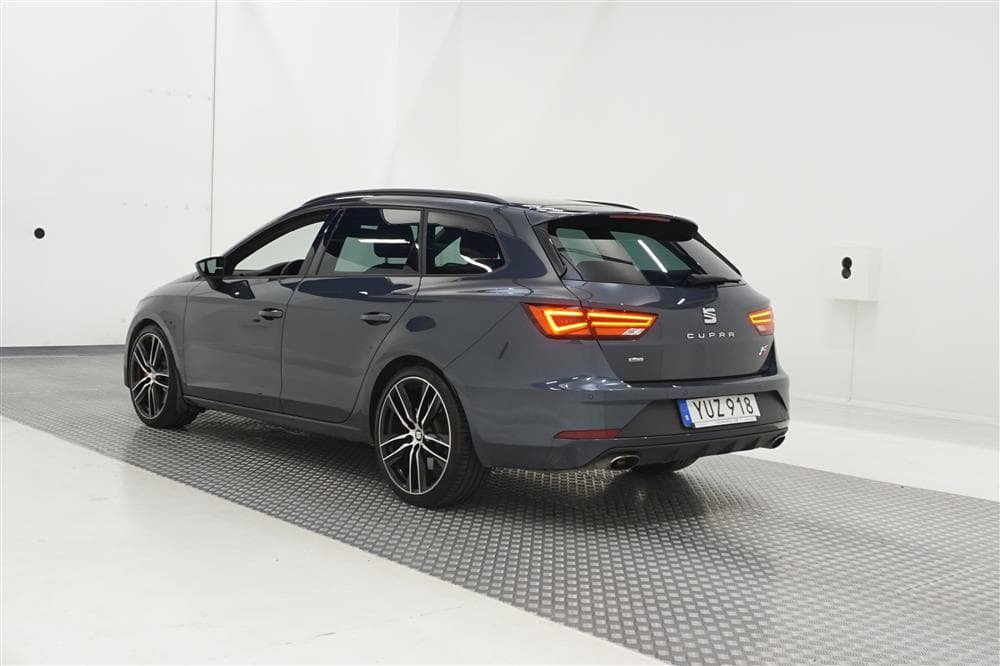 SEAT Leon 2.0 TSI Cupra 300hk 4Drive Cockpit Beatsexteriör