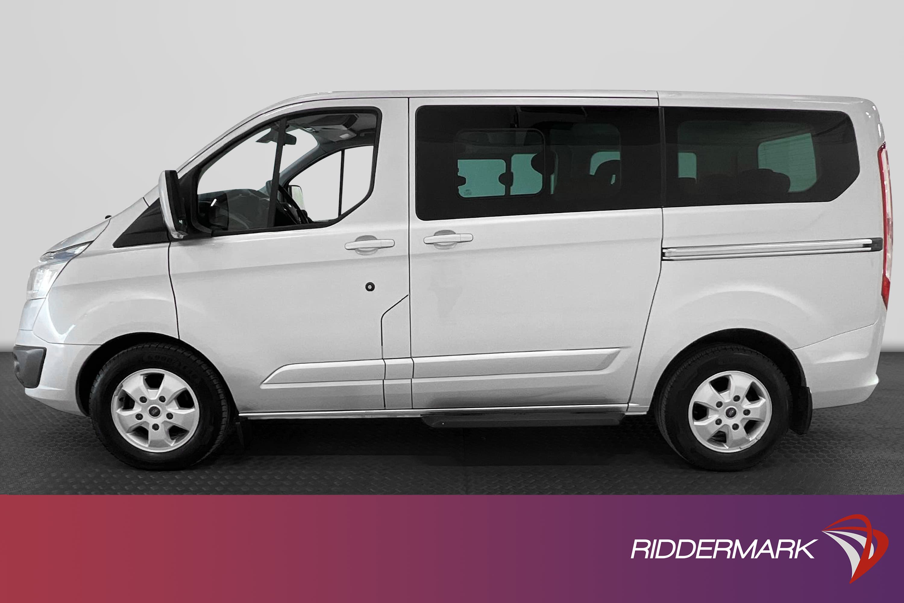 Ford Tourneo Custom Trend 2.2 TDCi 9-sits Värmare Nyservad