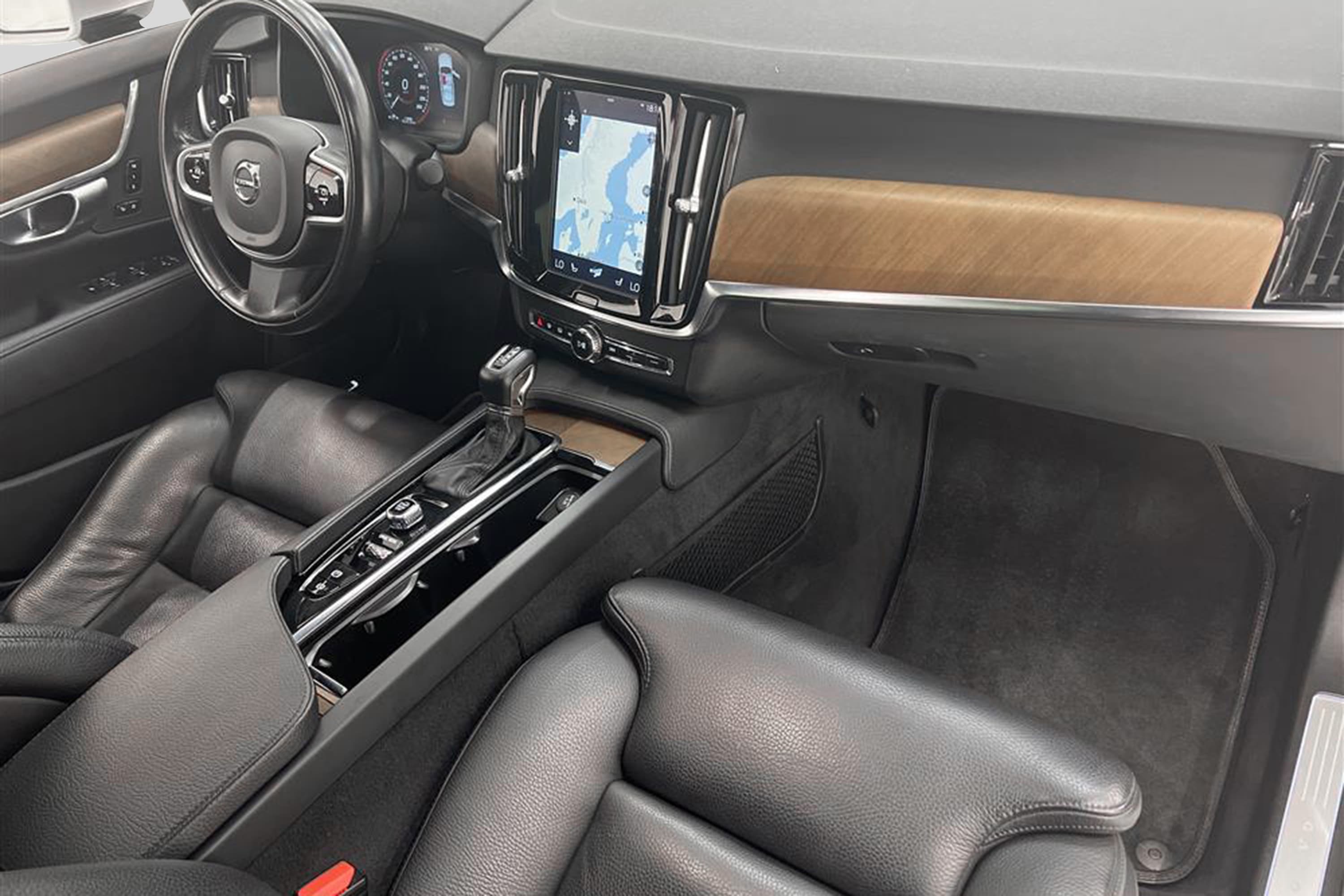 Volvo S90 D4 AWD Inscription D-Värm VOC T-Lucka Skinn B-Kaminteriör