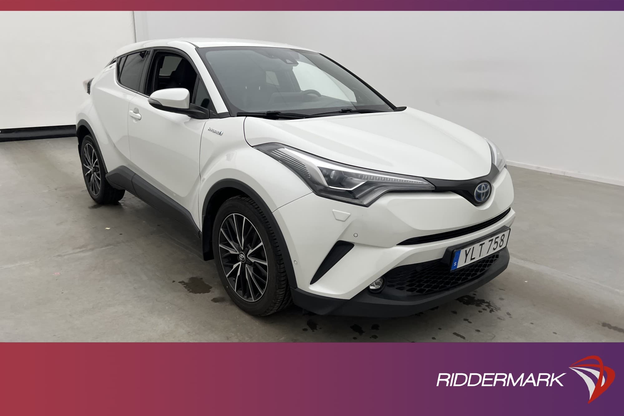 Toyota C-HR Hybrid 122hk