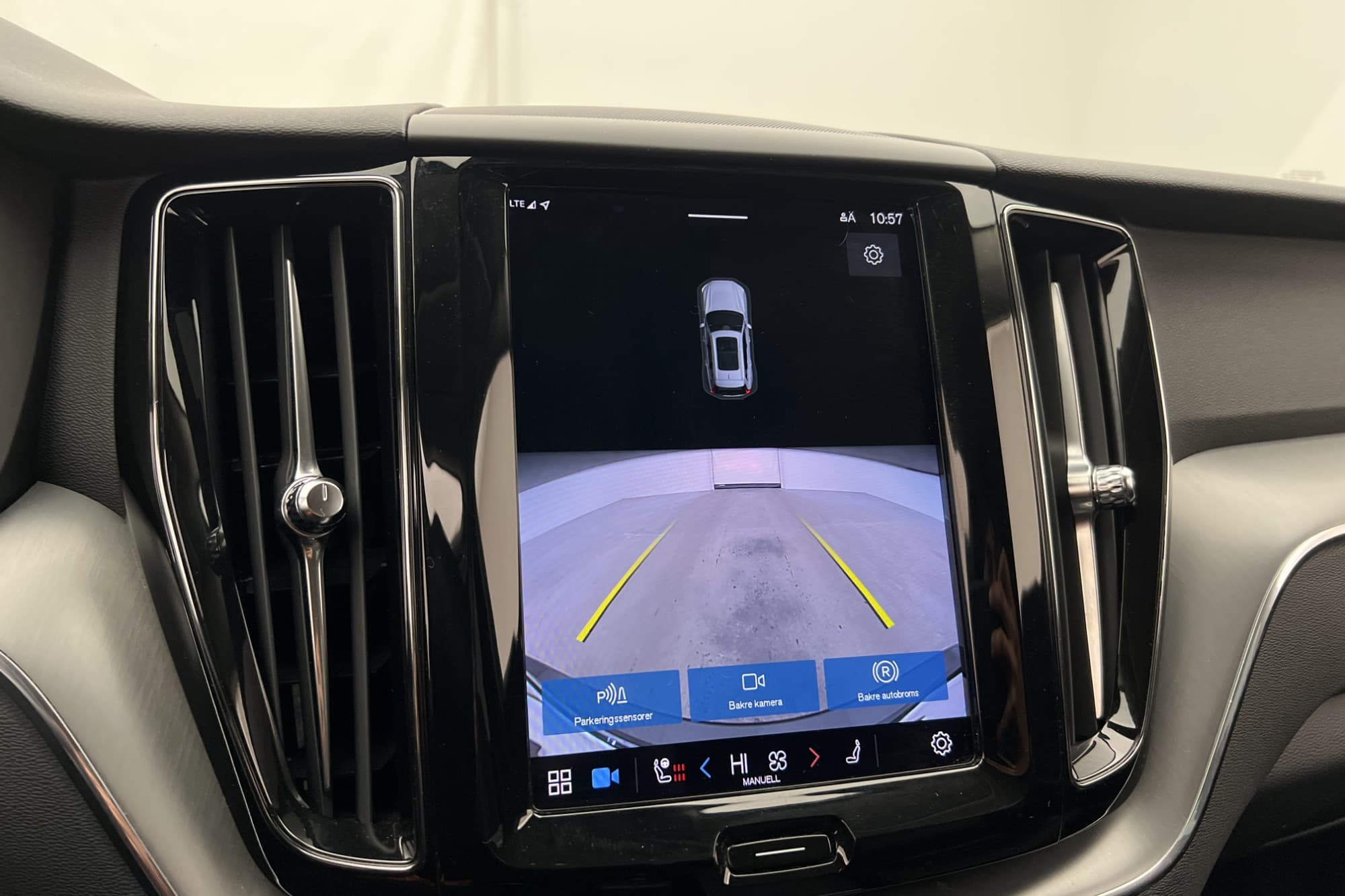 Volvo XC60 B4 197hk AWD Momentum Skinn Värmare Kamera Navi