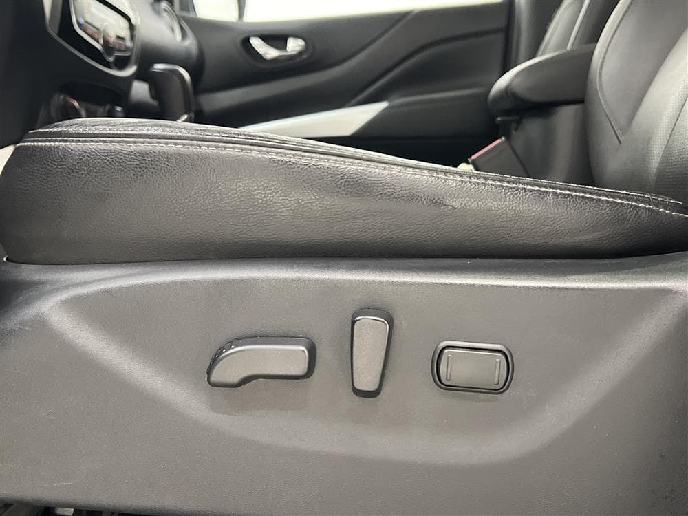 Nissan Navara 2.3dCi Automat Tekna 4x4 Eu6 Värmare Taklucka interiör