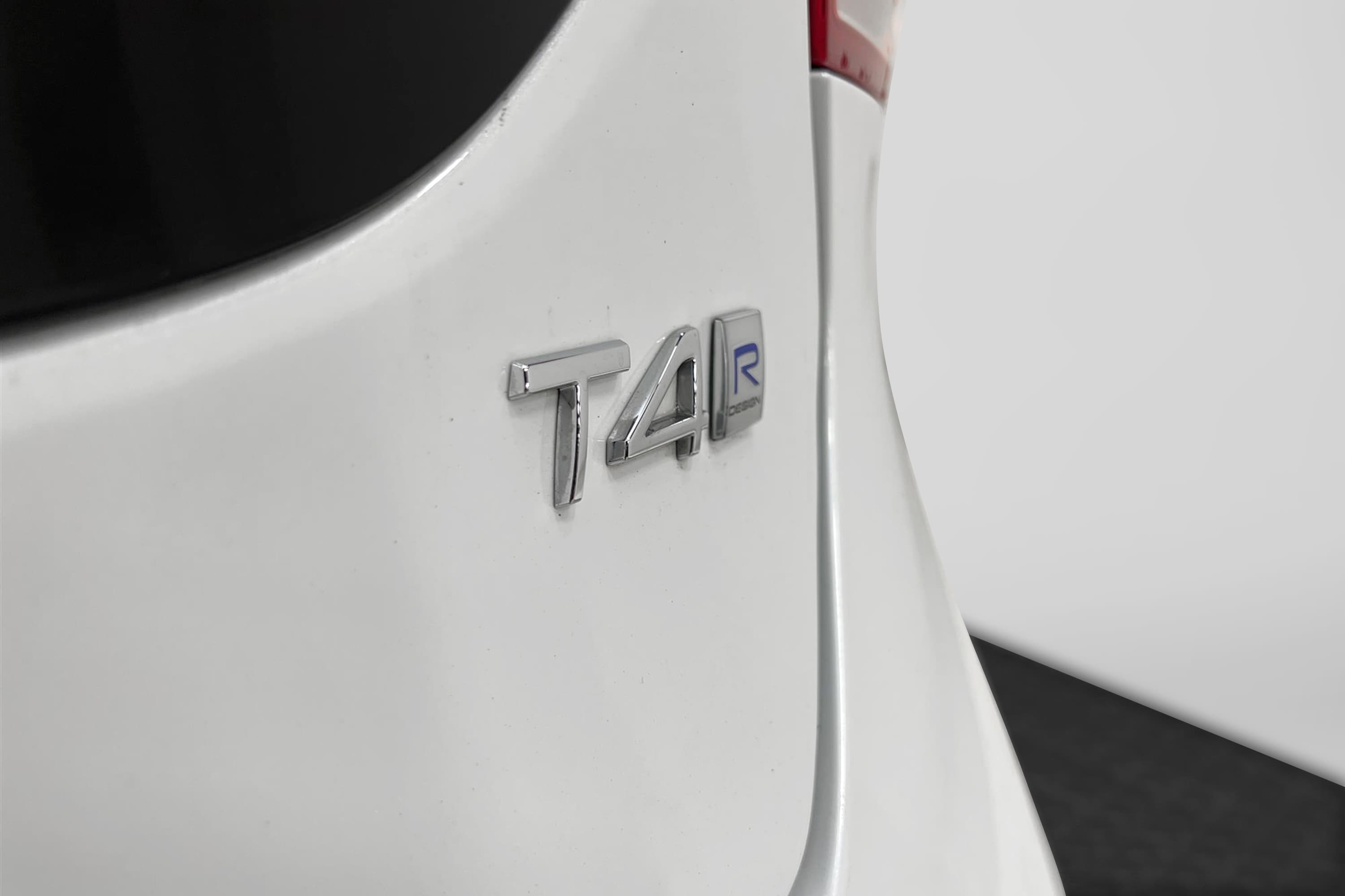 Volvo V40 T4 190hk R Design H/K Skinn Navi B-Kam 0,46L/mil