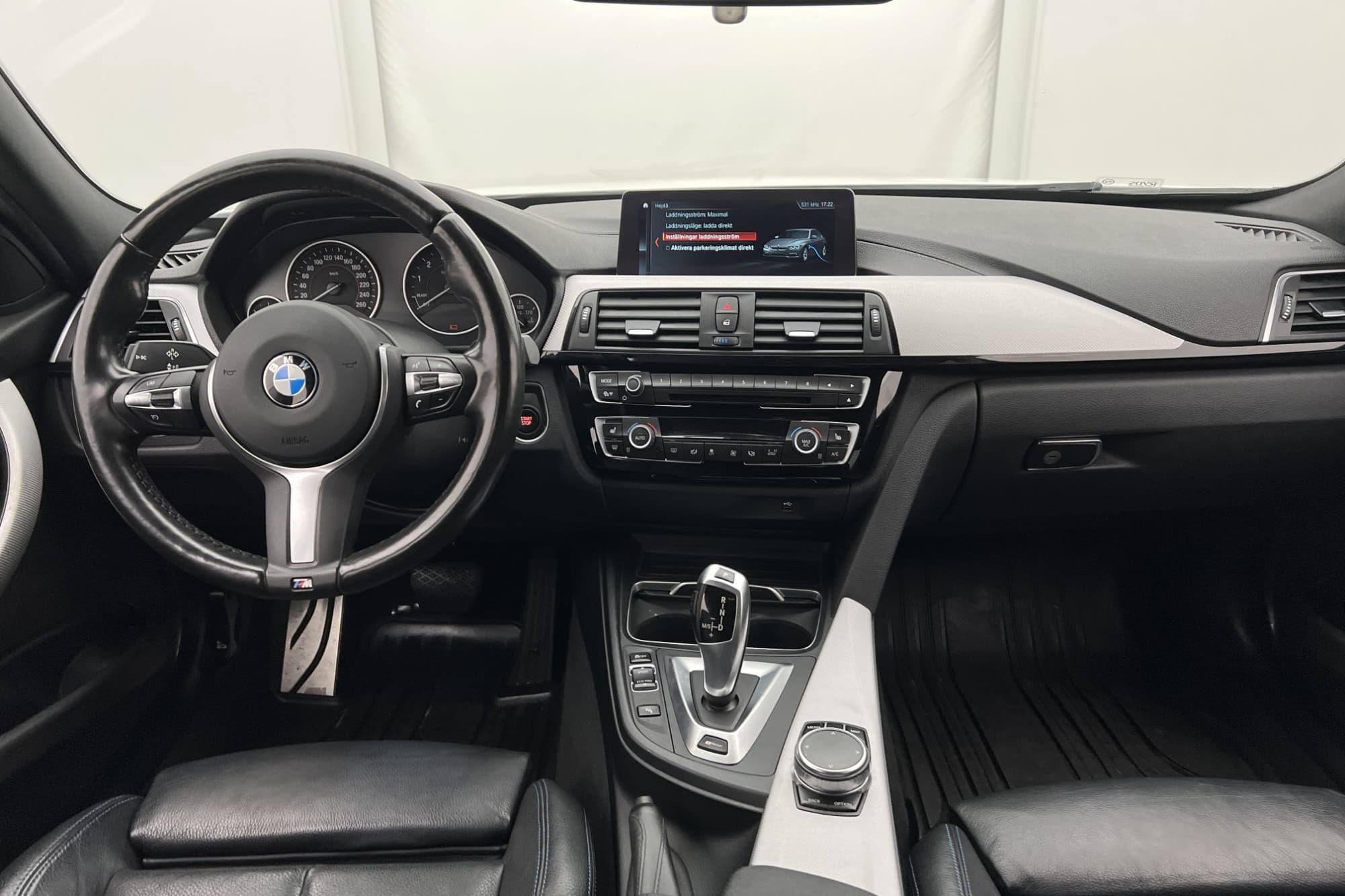 BMW 330 e Sedan 252hk M Sport Rattvärme Skinn HiFi Navi 