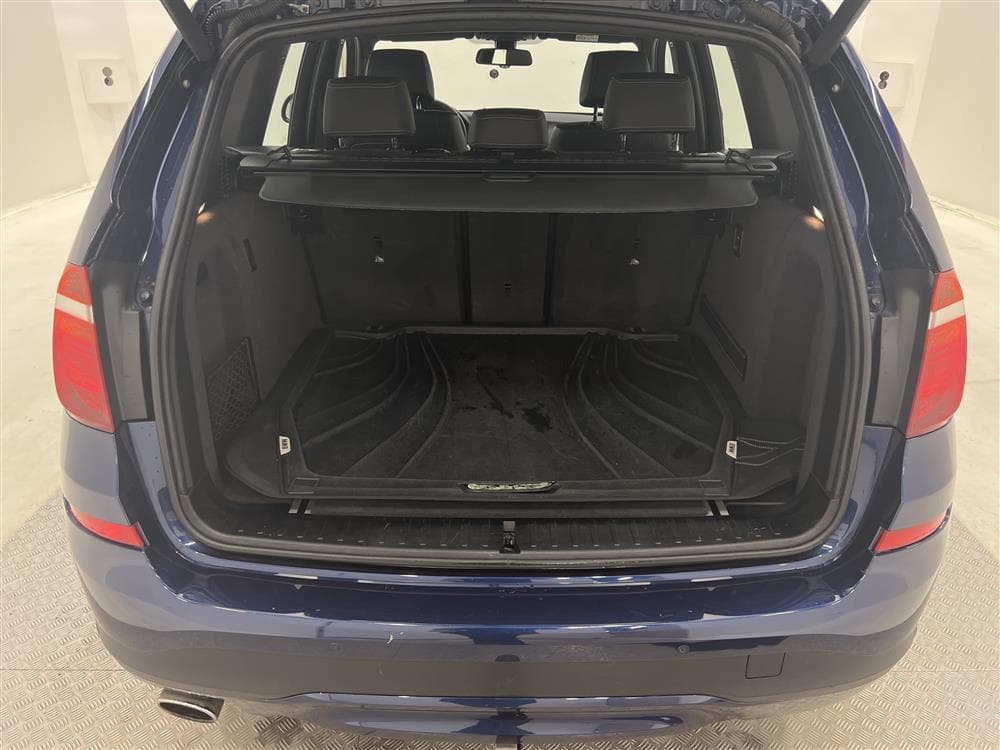 BMW X3 xDrive20d 190hk D-Värm Drag Halvskinn 0,52l/milinteriör