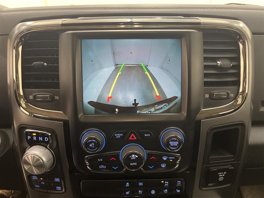 Dodge Ram Sport 5.7 Hemi 4WD 401hk Breddare Taklucka Moms interiör