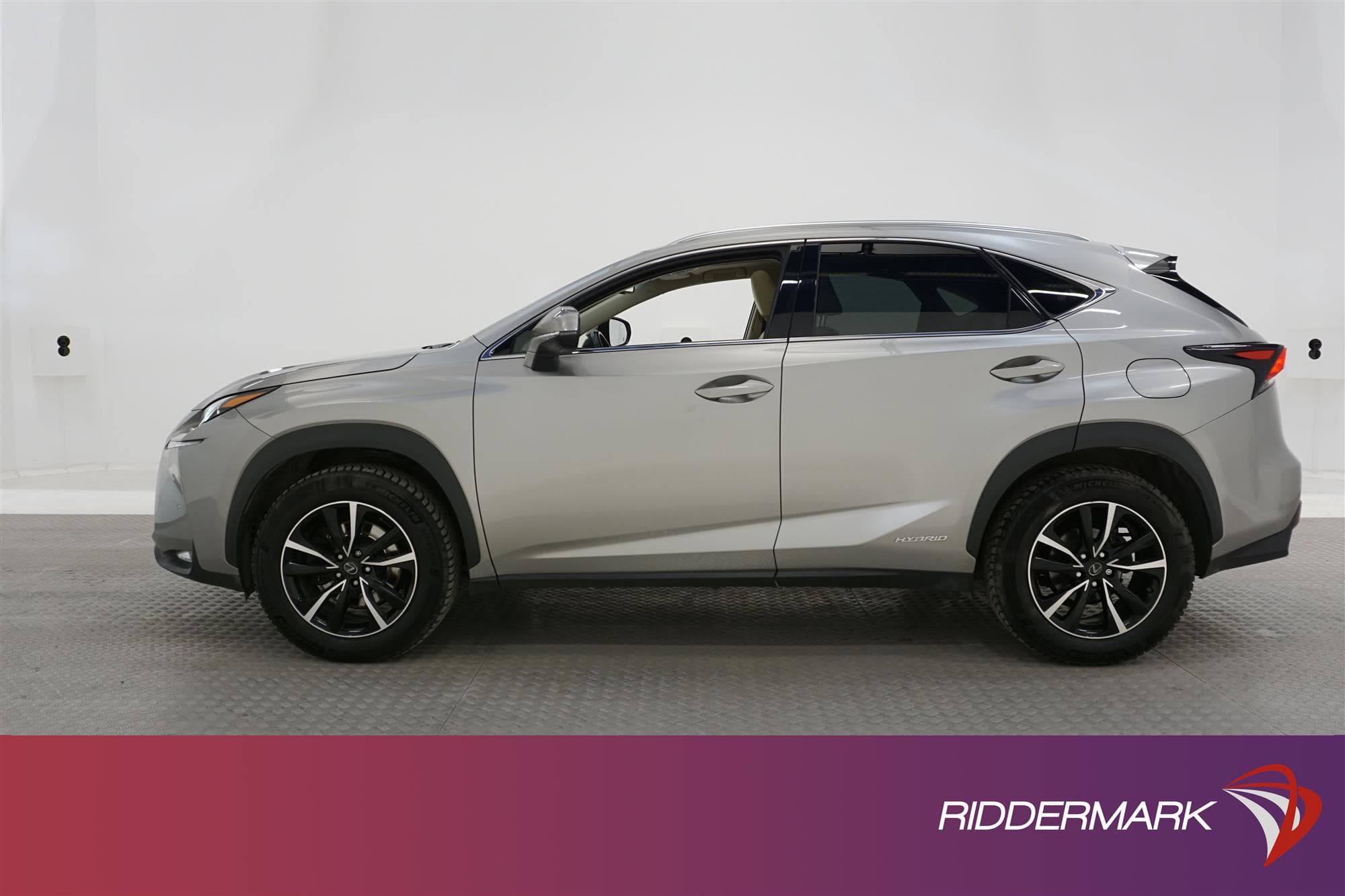 Lexus NX 300h AWD 2.5 E-CVT 197hk