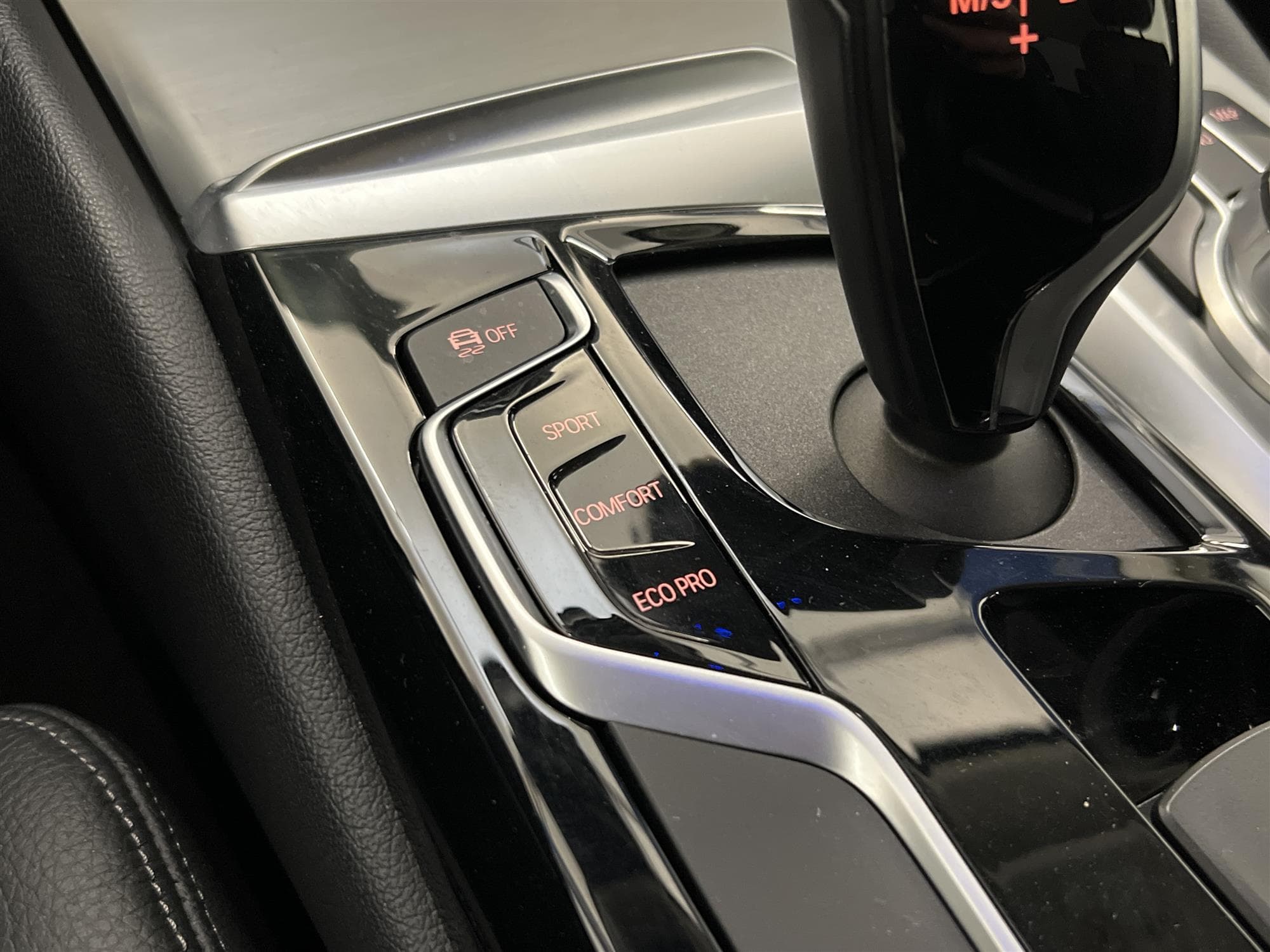 BMW 520 d xDrive 190hk Sportline HiFi Navi Drag 0,47l/milinteriör