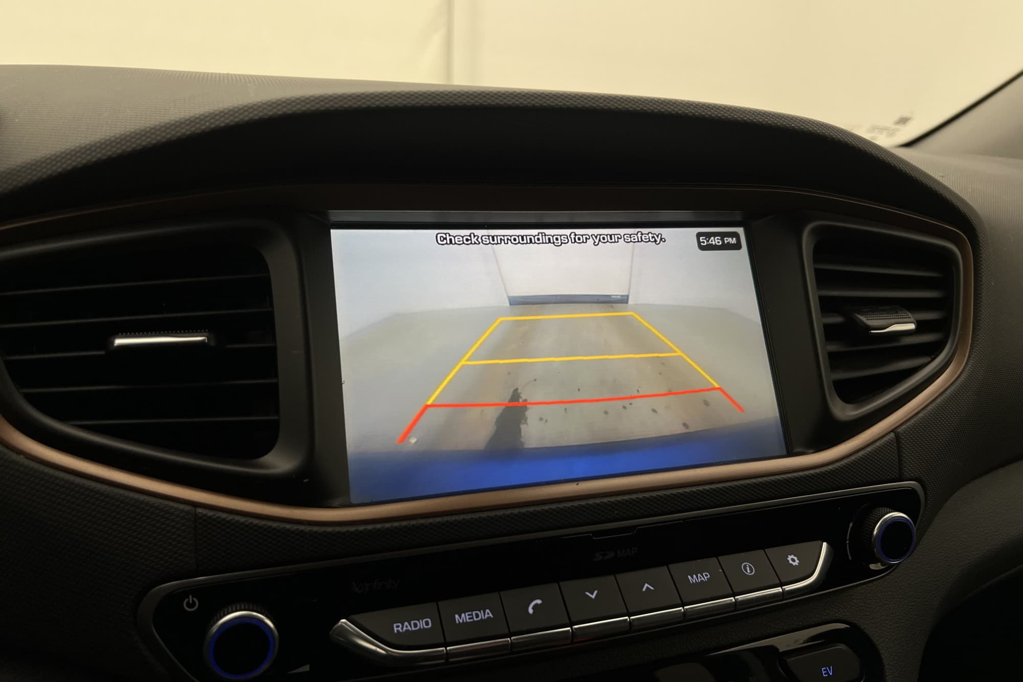 Hyundai IONIQ 28 kWh 120hk Premium Plus Skinn Kamera CarPlay