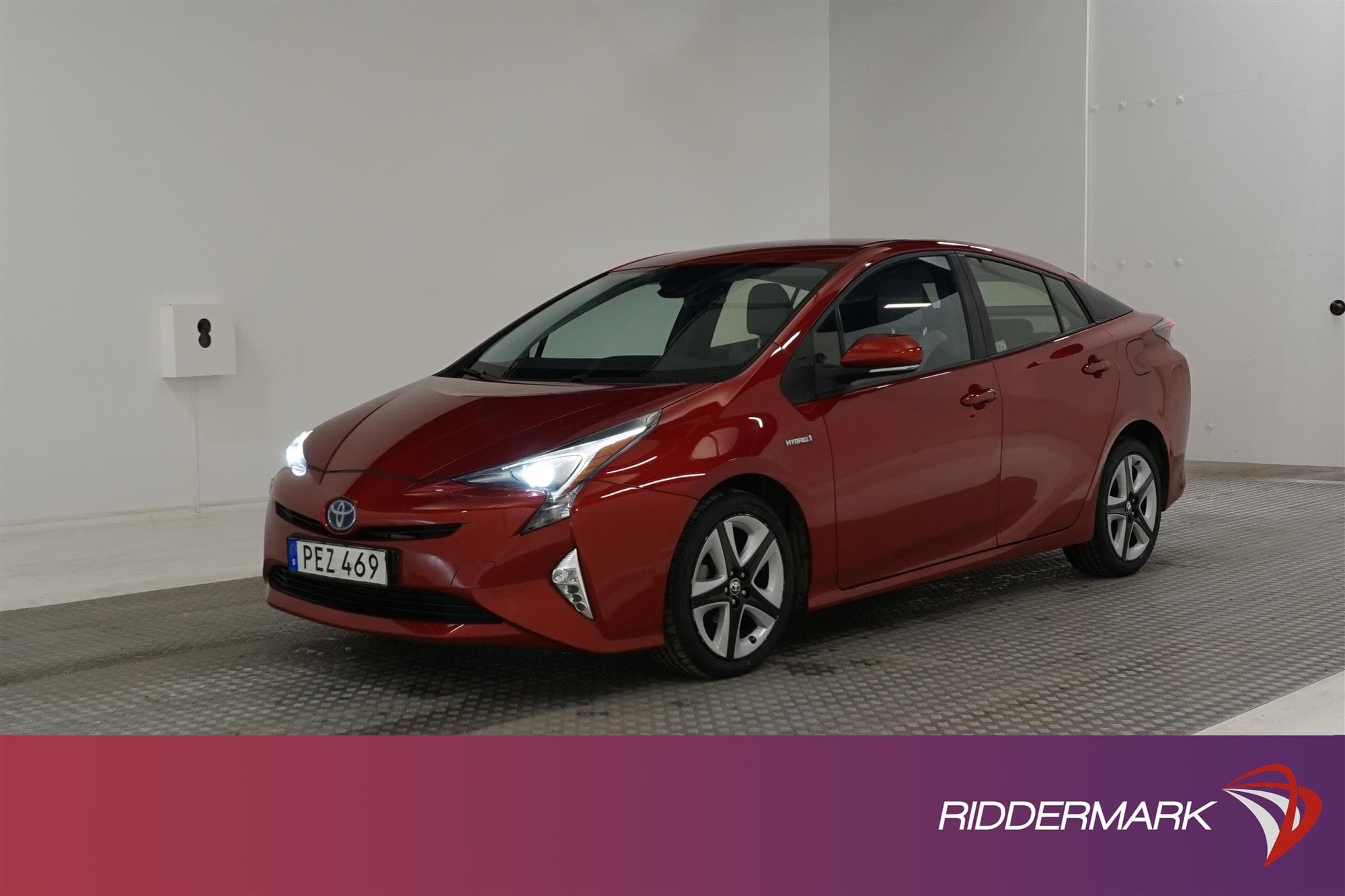 Toyota Prius Hybrid CVT 122hk HUD B-Kam Låg Skatt