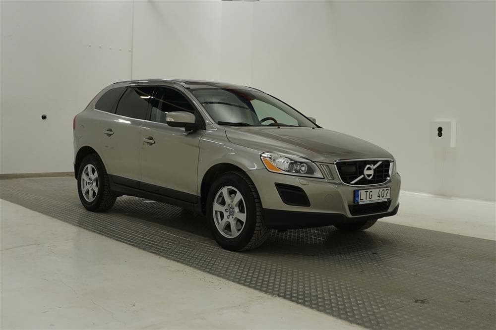 Volvo XC60 D3 AWD Summum VOC Värmare Pano Drag HELG KAMPANJexteriör