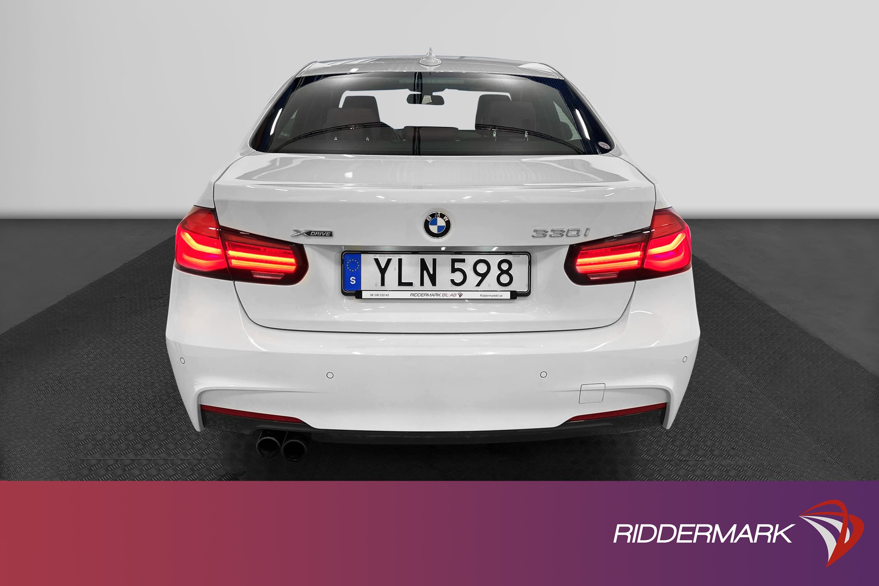 BMW 330i xDrive 252hk