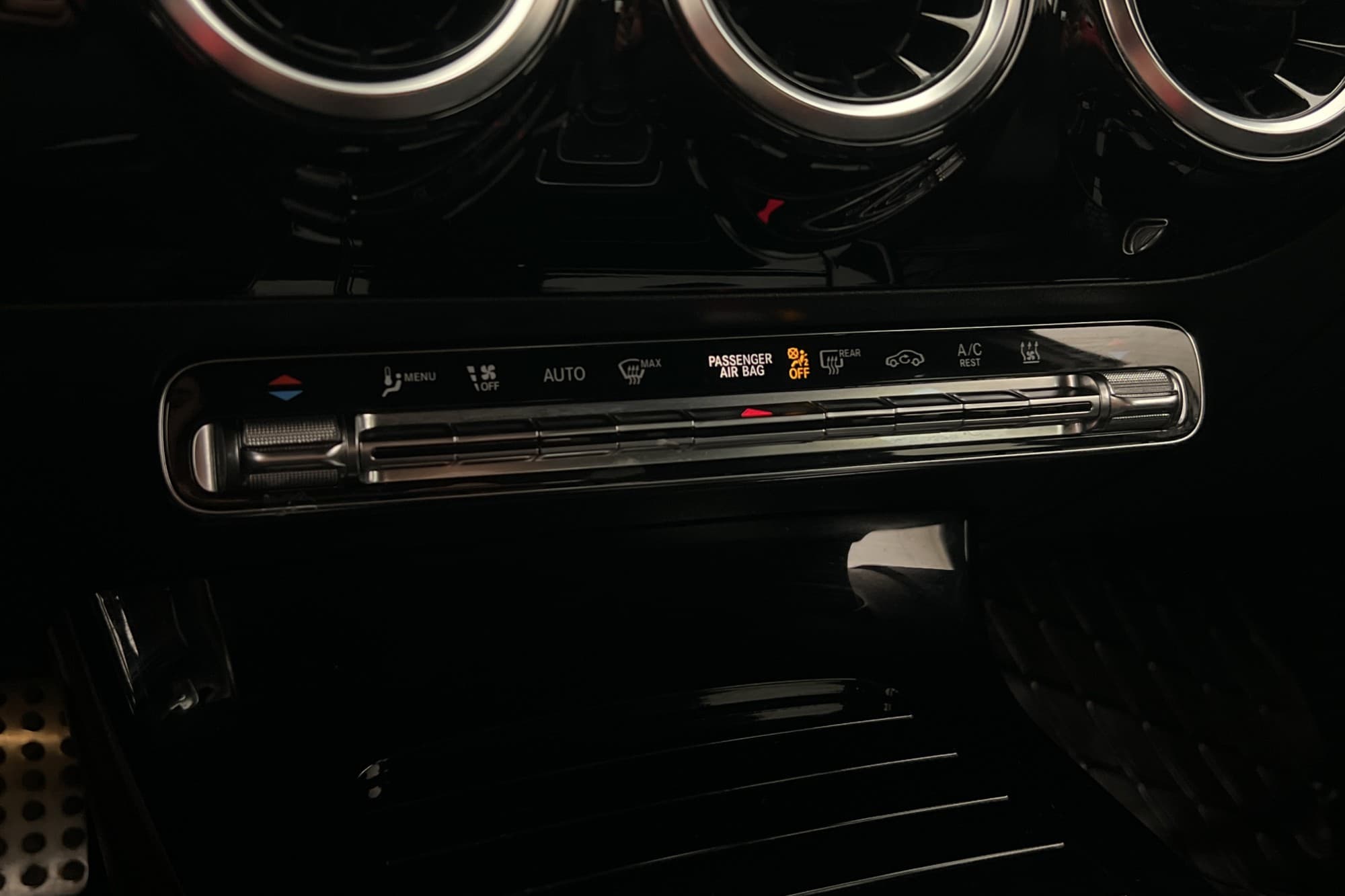 Mercedes-Benz A 250 e 8G-DCT 218hk AMG Line P-Värmare Kamera
