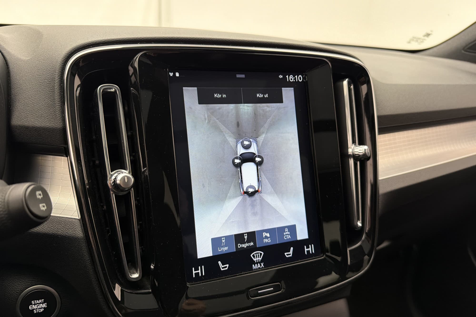 Volvo XC40 T5 TwEn Momentum Värmare 360° CarPlay Navi Drag