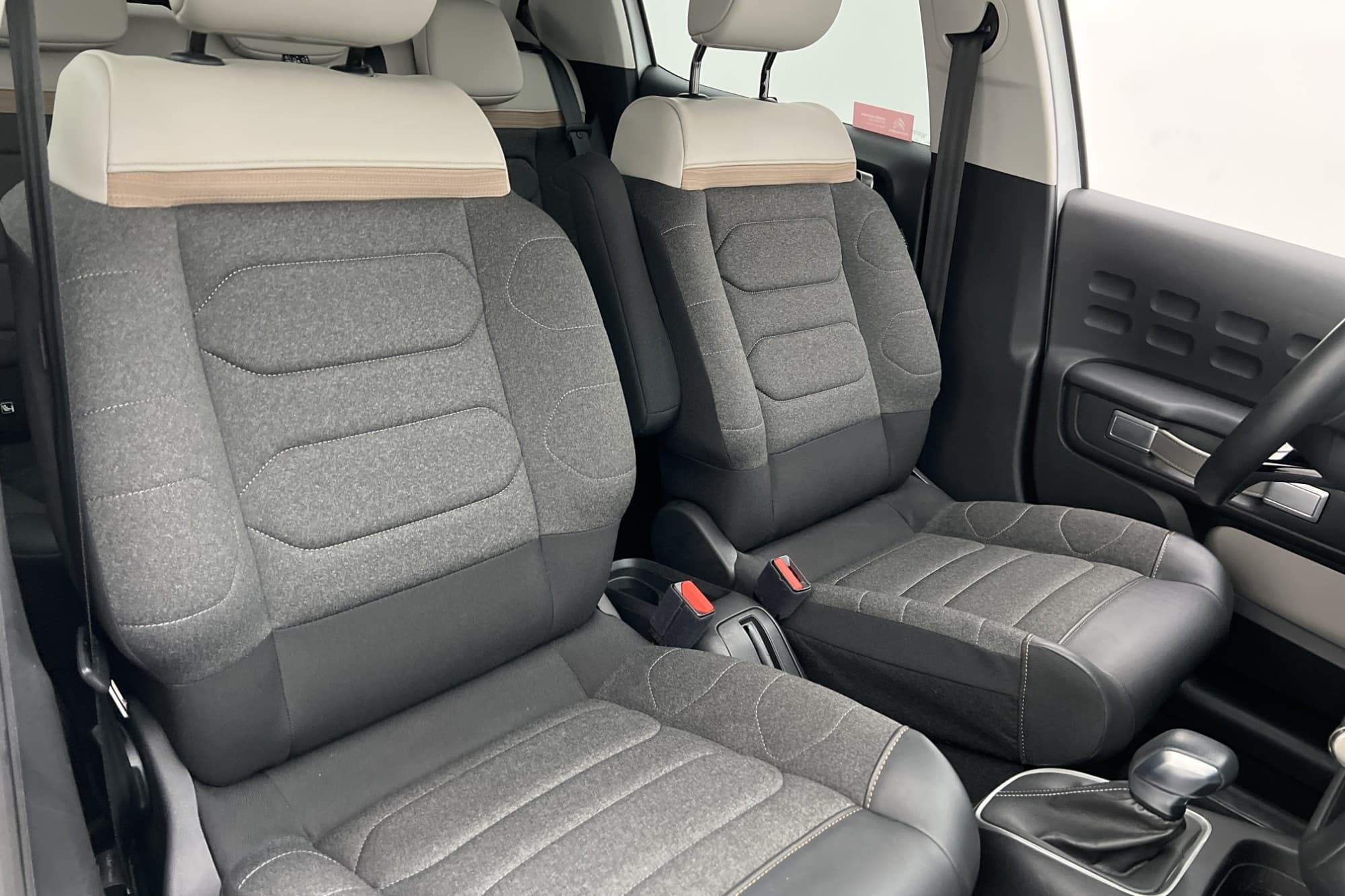 Citroën C3 1.2 110hk Shine Halvskinn CarPlay Farthållare