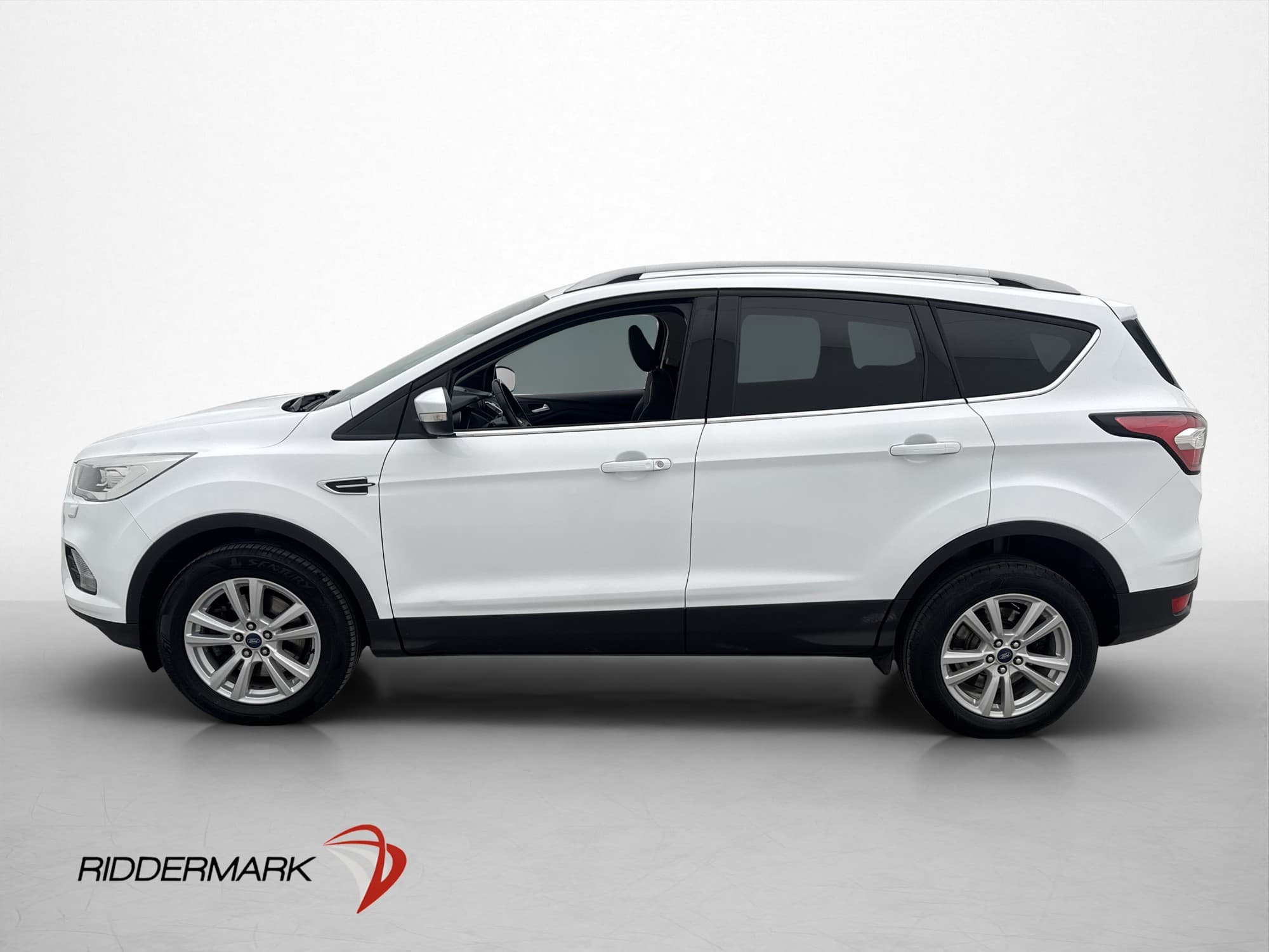 Ford Kuga 1.5 TDCi 120hk Titanium Sensorer Halvskinn Drag