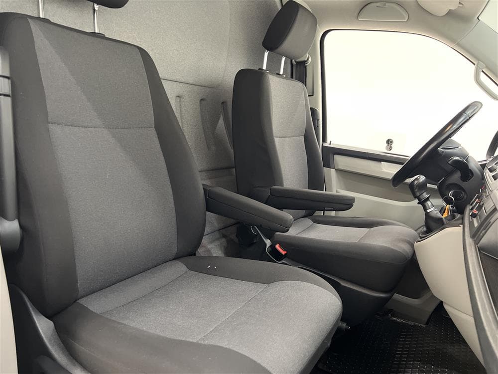 Volkswagen Transporter 2.0 4M 150hk Värmare Dragkrok Moms interiör
