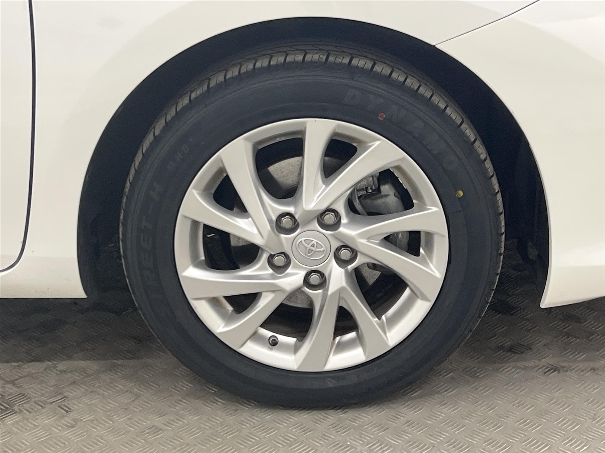 Toyota Auris Hybrid e-CVT 136hk B-Kam Lane Assist 0,35L/mil