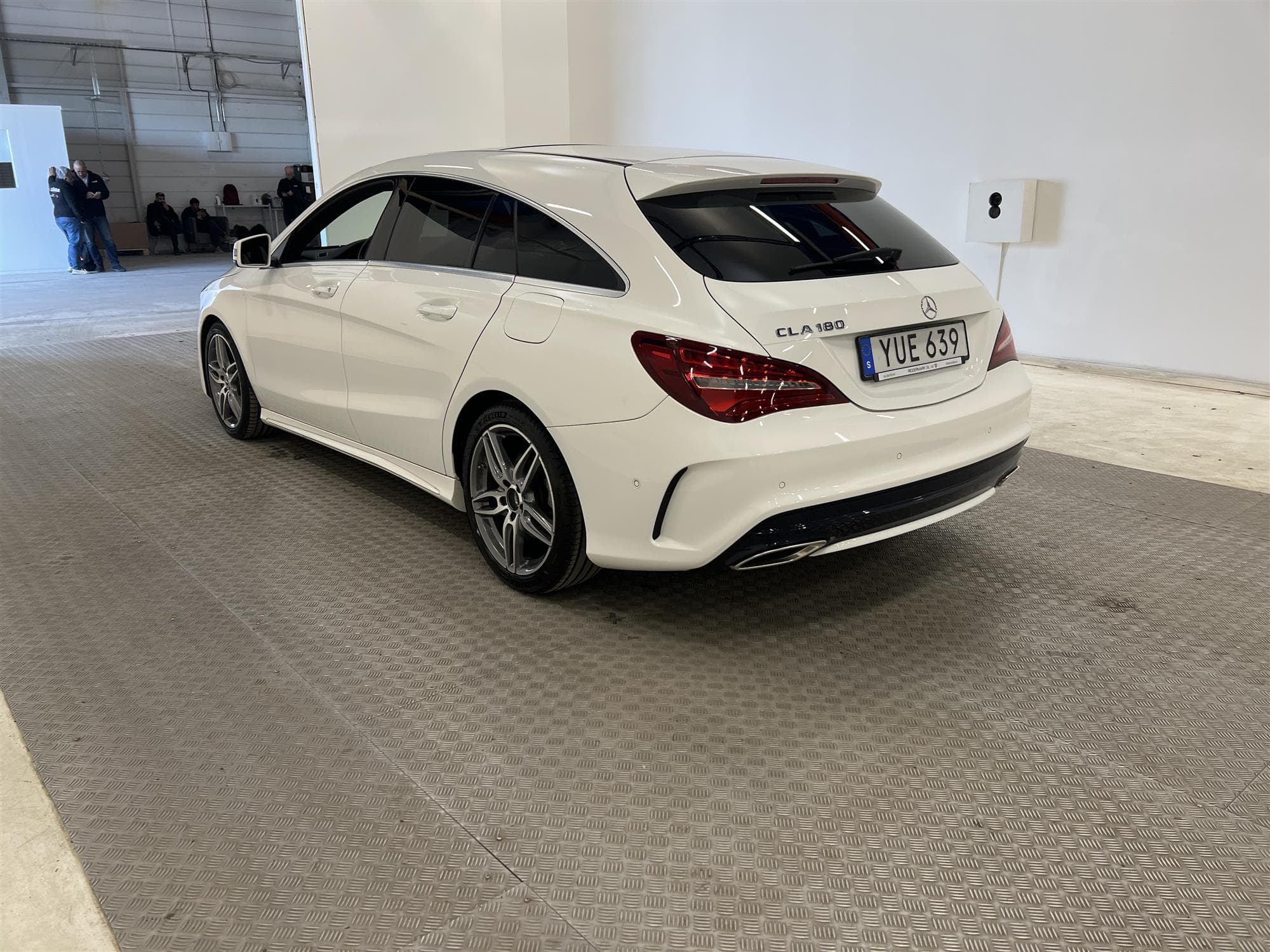 Mercedes-Benz CLA 180 122hk SB AMG Sport Panorama B-Kamera 