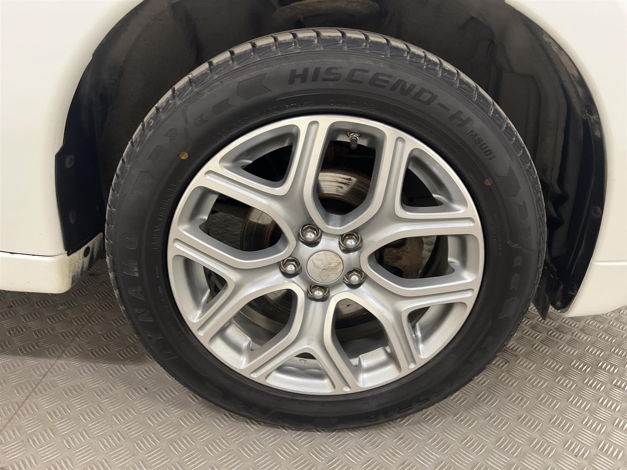 Mitsubishi Outlander 2.0 Hybrid 4WD  203hk Navi Drag B-Kam