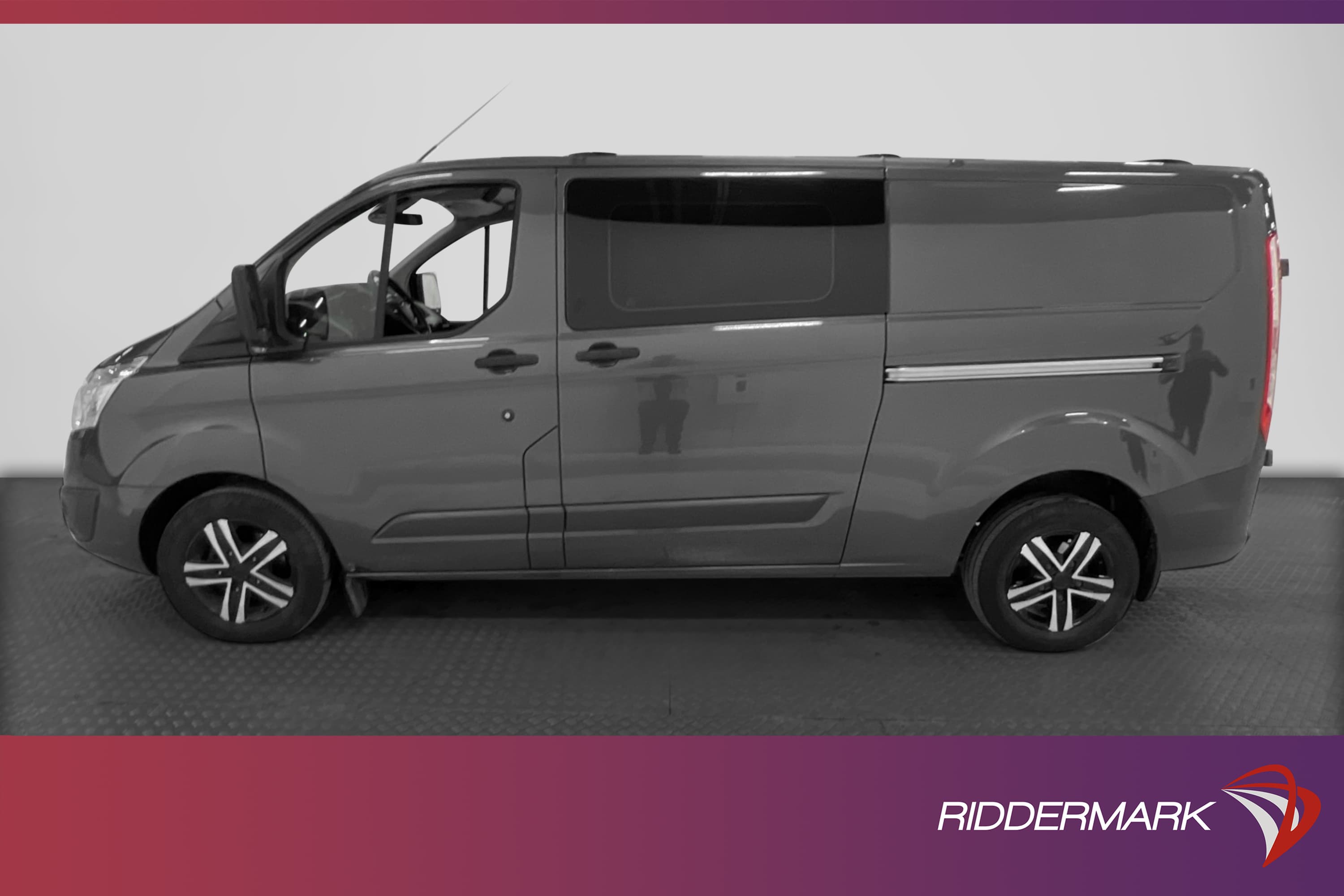 Ford Transit Custom CrewVan L2 Aut Värmare Drag 6-Sits Moms