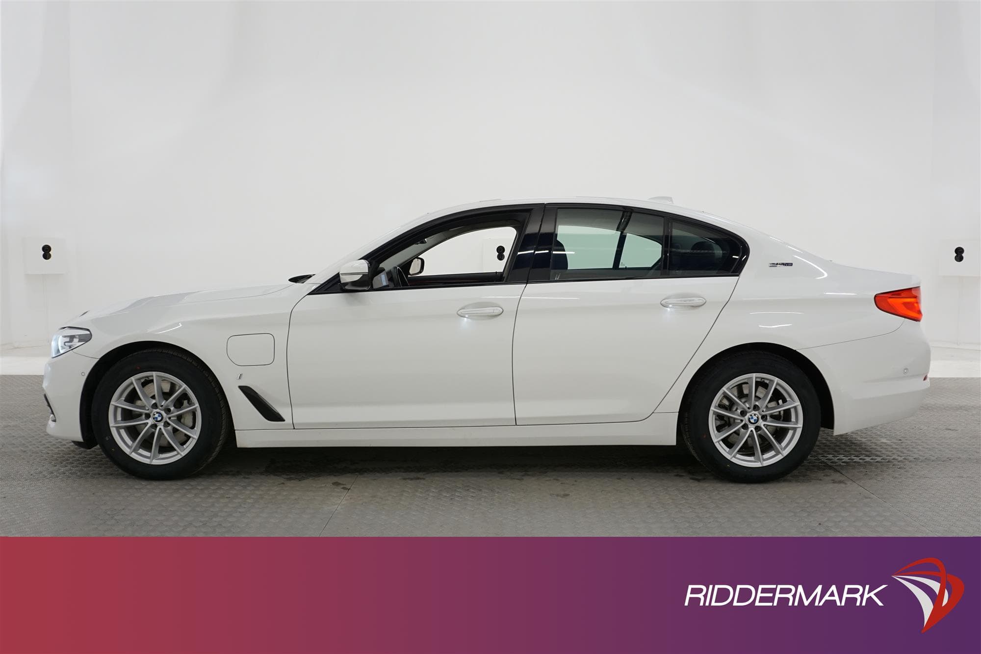 BMW 530e iPerformance 252hk