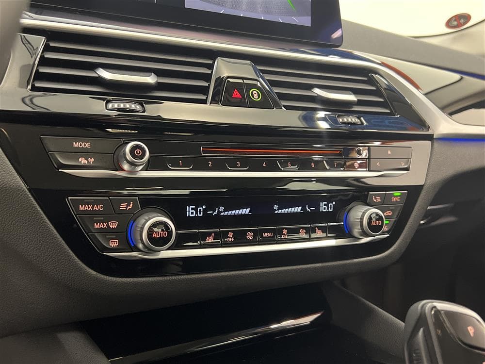 BMW 520d xDrive 190hk Sportline Navi B-kam LÅGSKATTinteriör