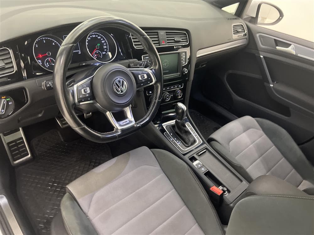 Volkswagen Golf 150hk Full R-Line Pluspaket Backkamera Draginteriör