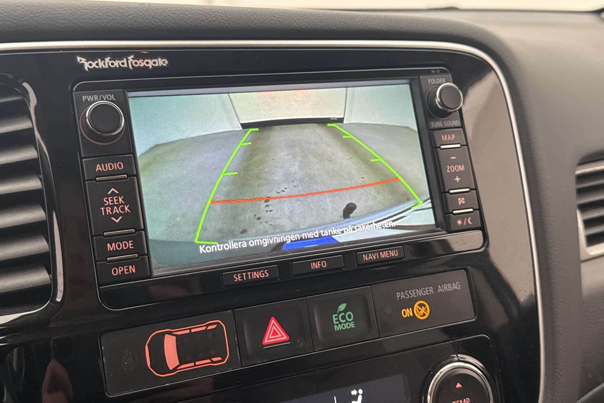 Mitsubishi Outlander PHEV 4WD 203hk Kamera Navi Skinn Drag
